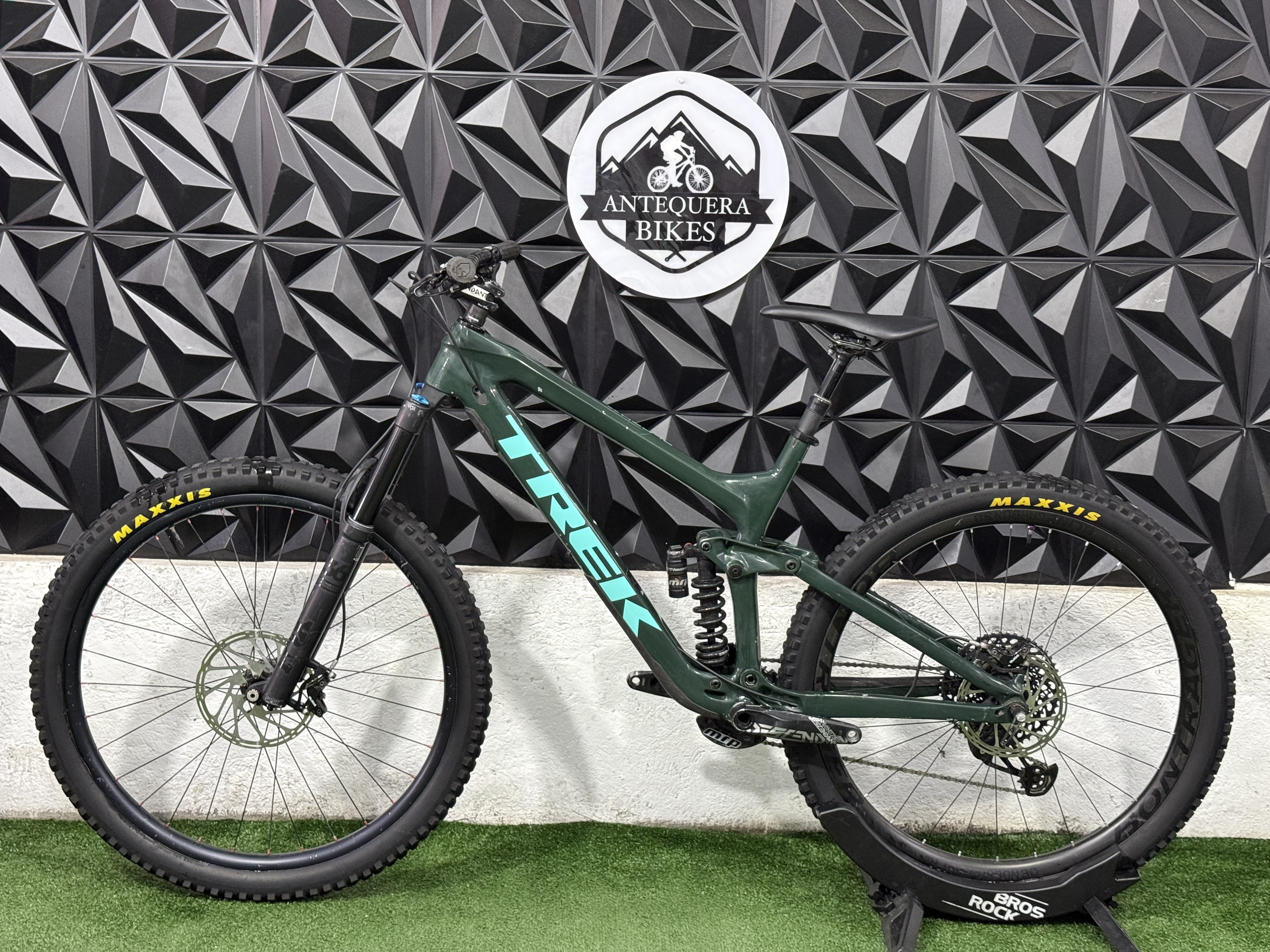 TREK SLASH 9.8 FULL CARBON