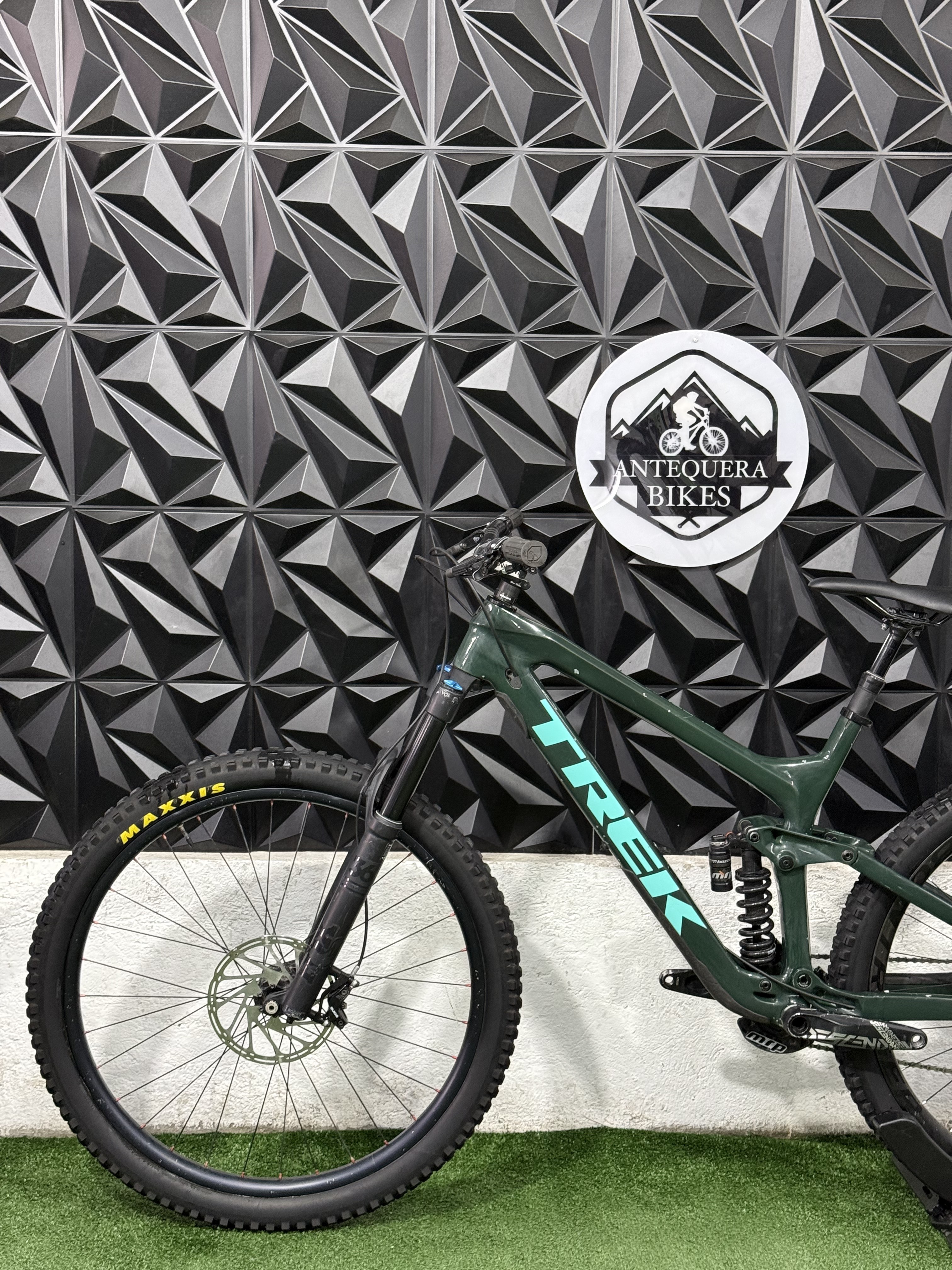 TREK SLASH 9.8 FULL CARBON