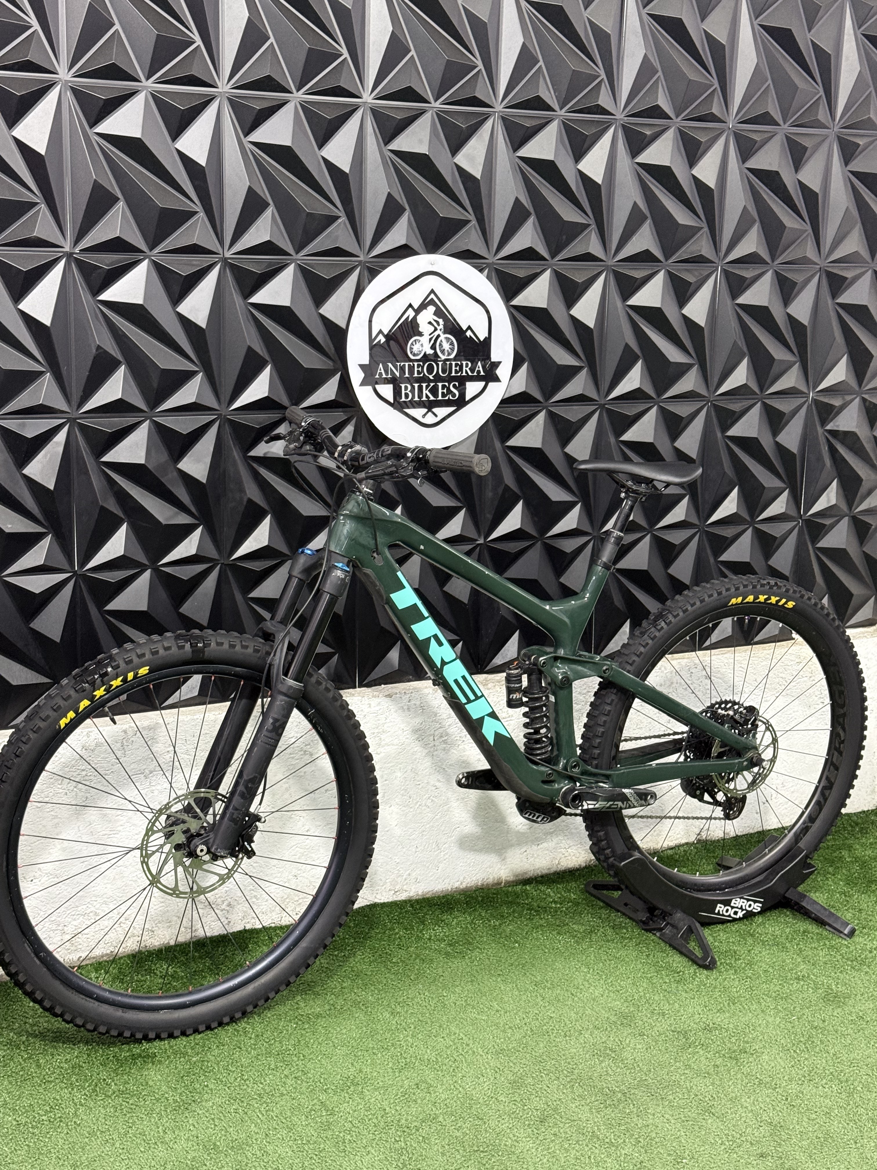 TREK SLASH 9.8 FULL CARBON