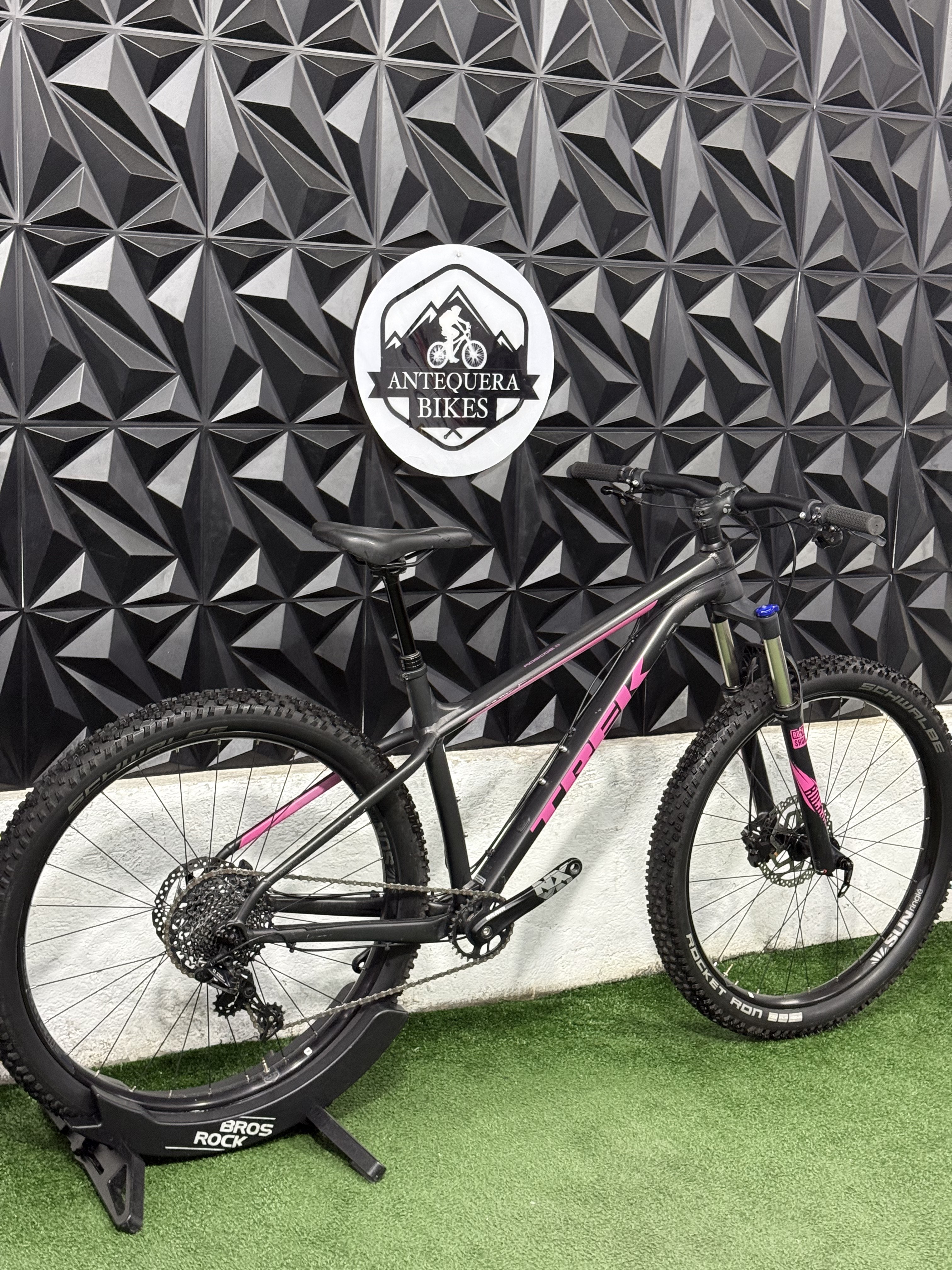 TREK ROSCOE 8