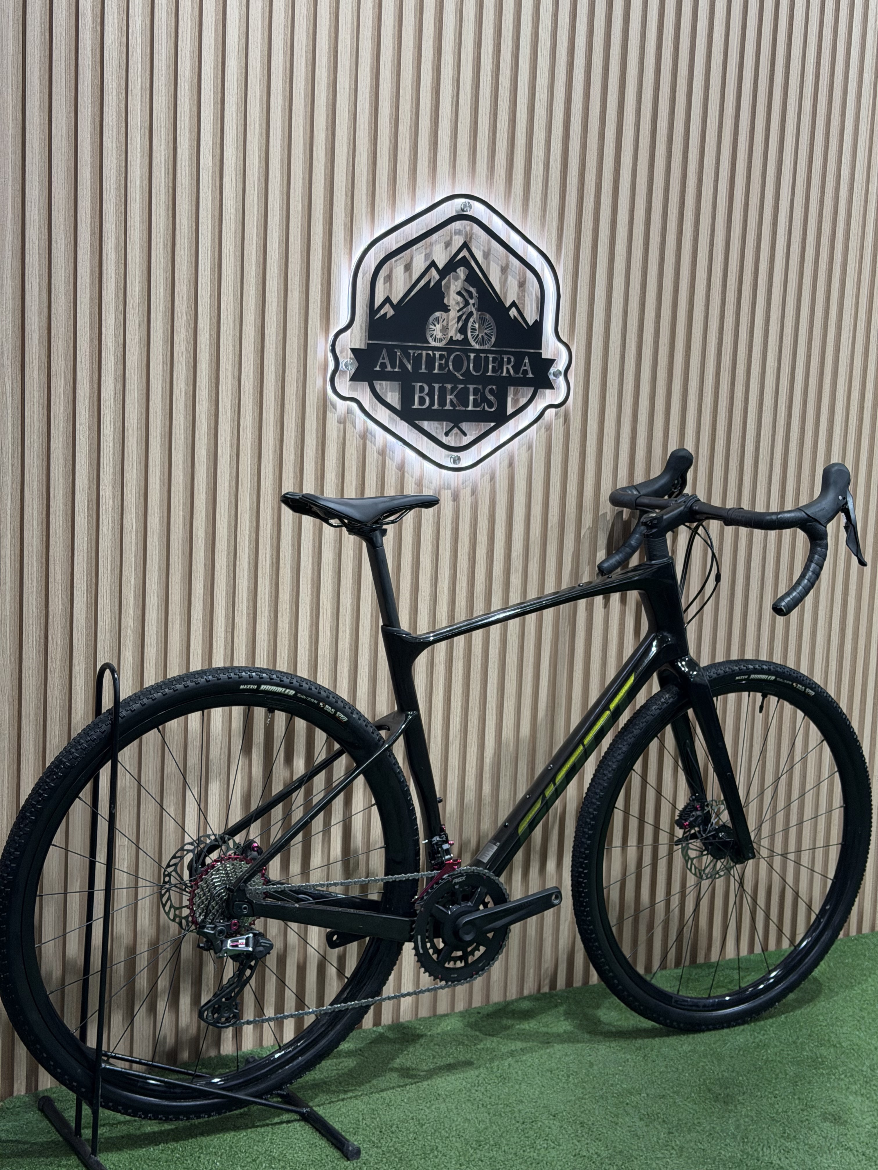 GIANT REVOLT ADVANCED CARBONO