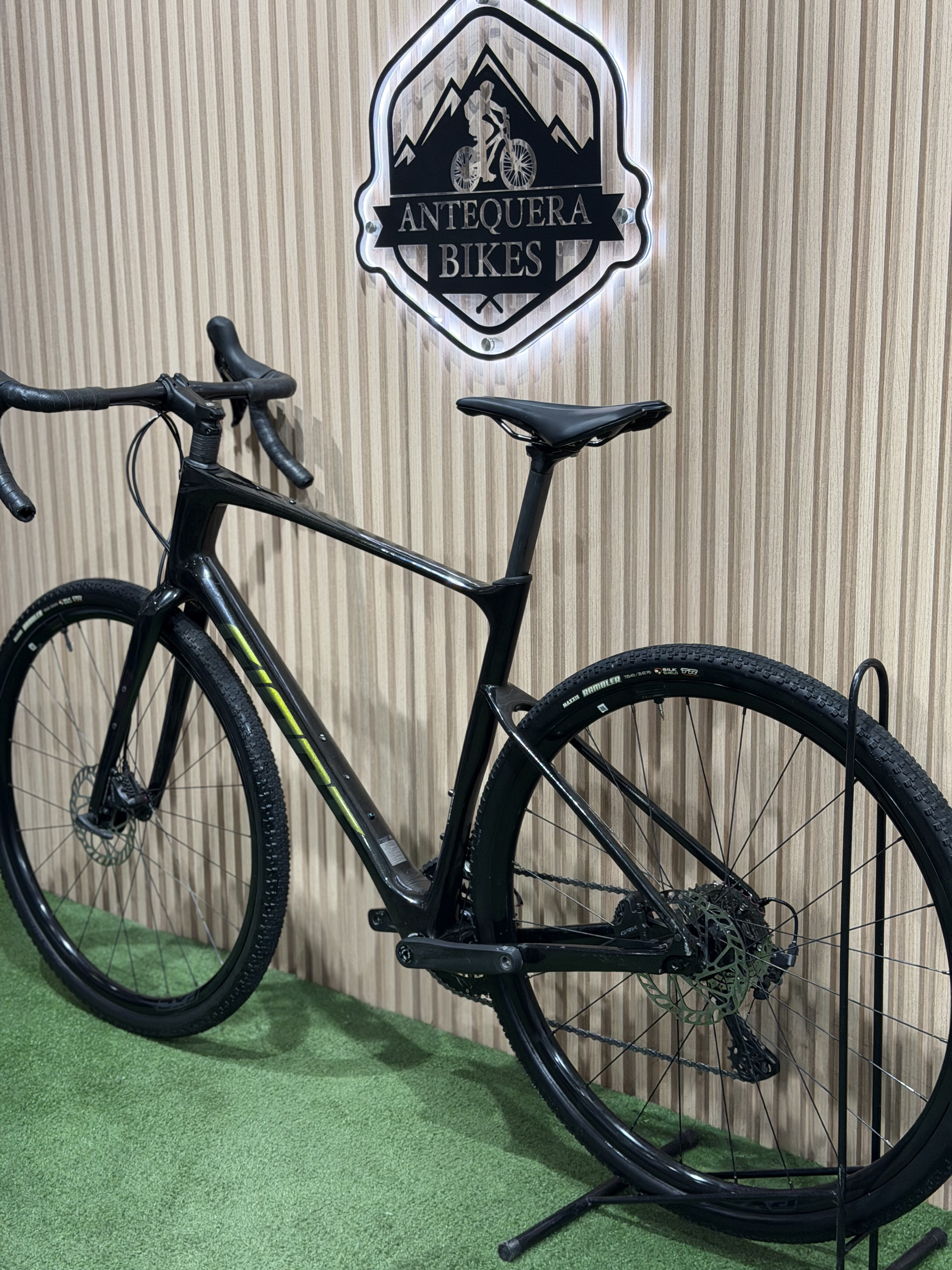 GIANT REVOLT ADVANCED CARBONO