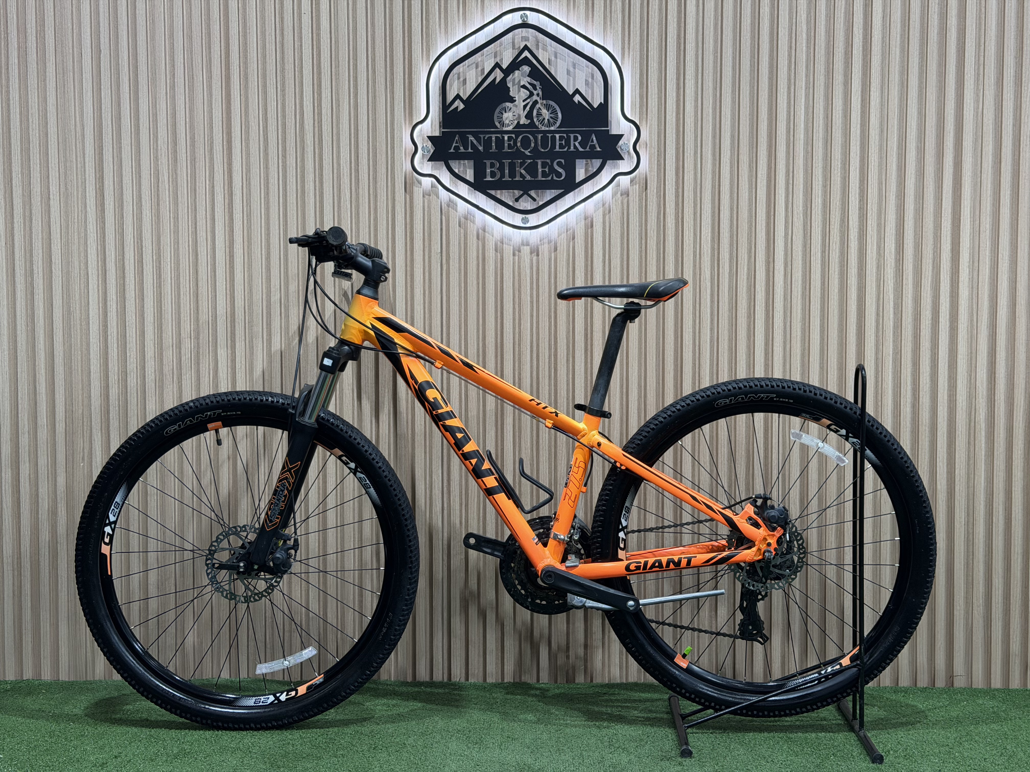 GIANT ATX
