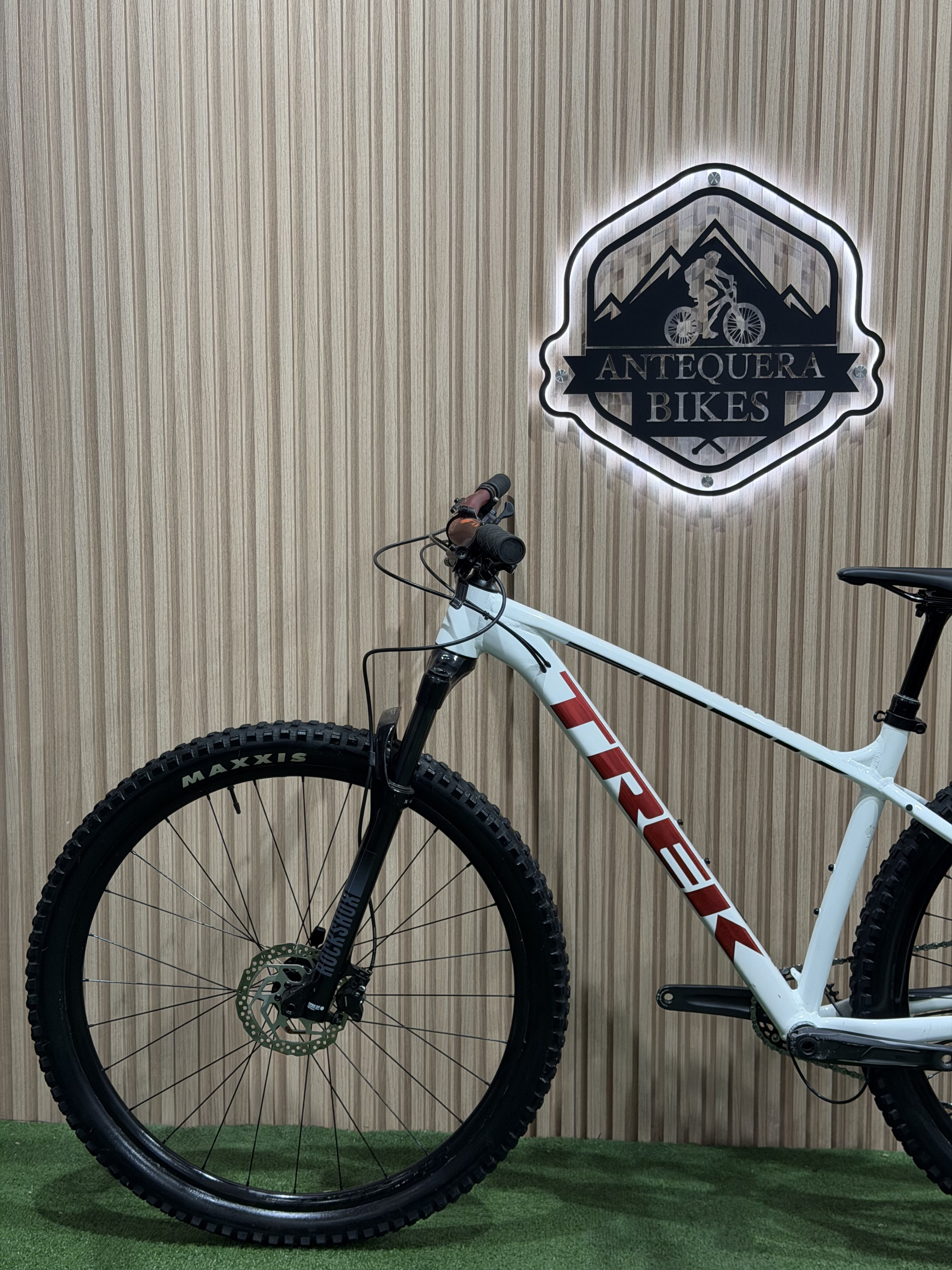 TREK XCALIBER 8 GEN 2