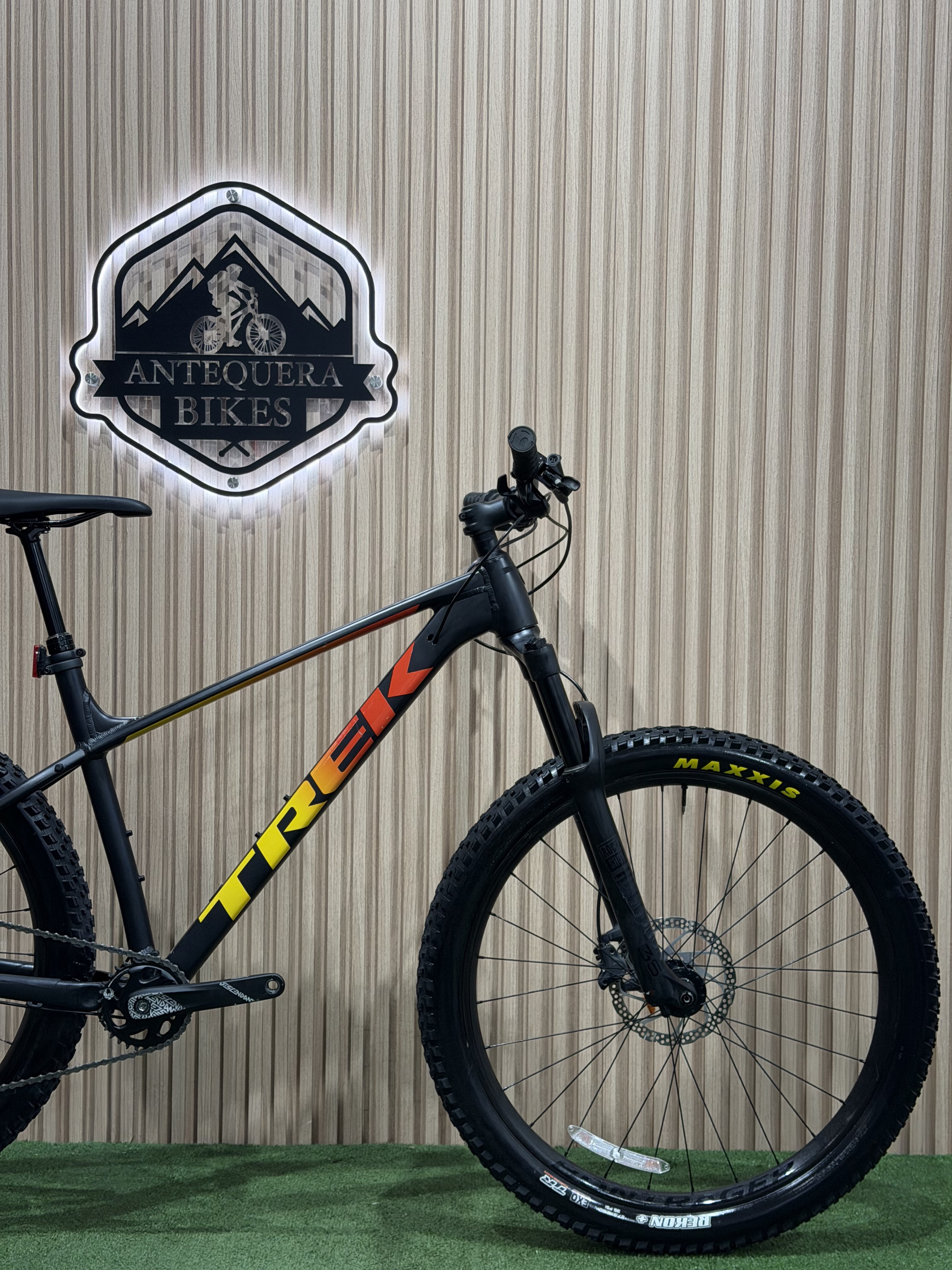 TREK ROSCOE 8