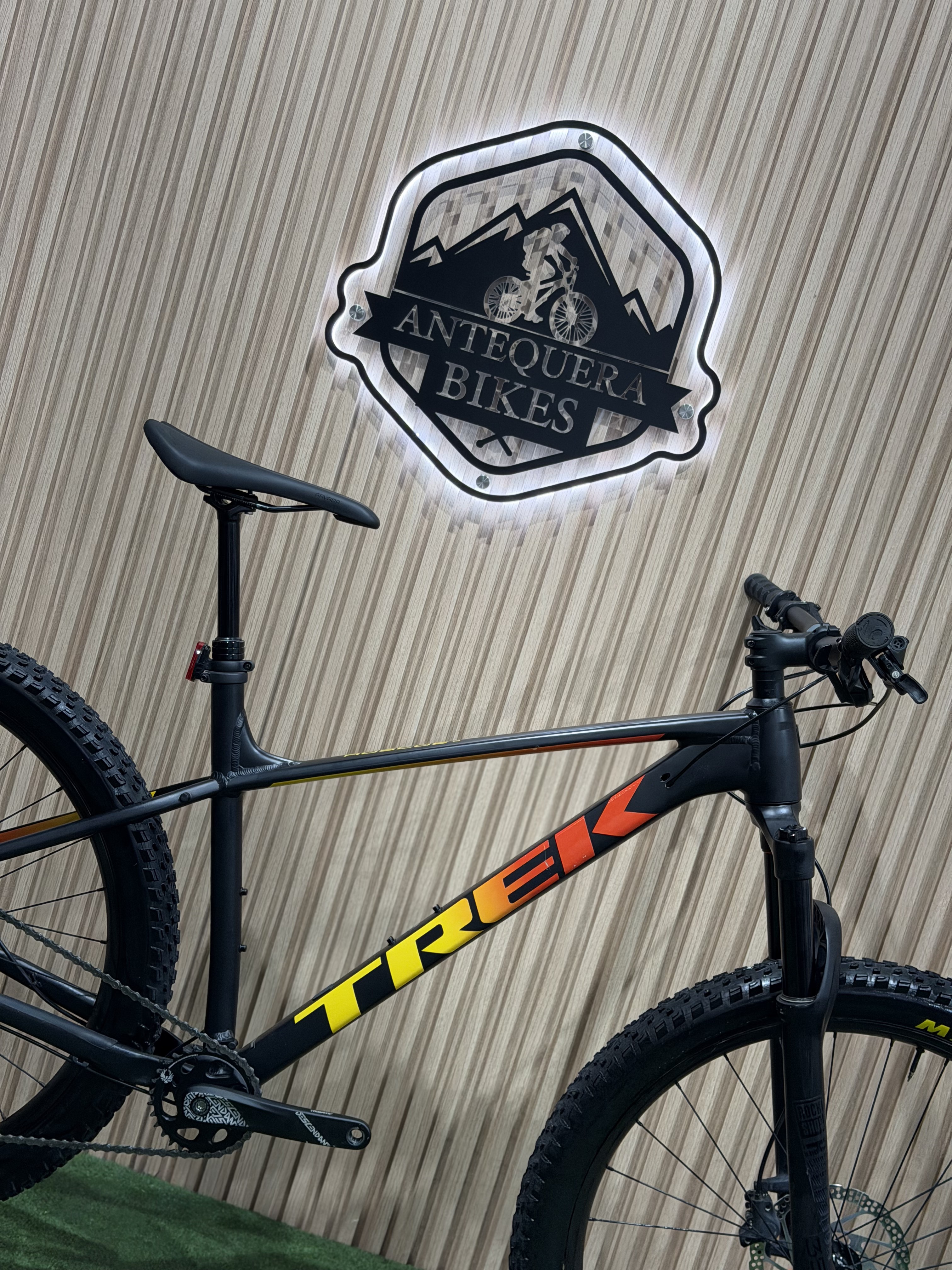 TREK ROSCOE 8