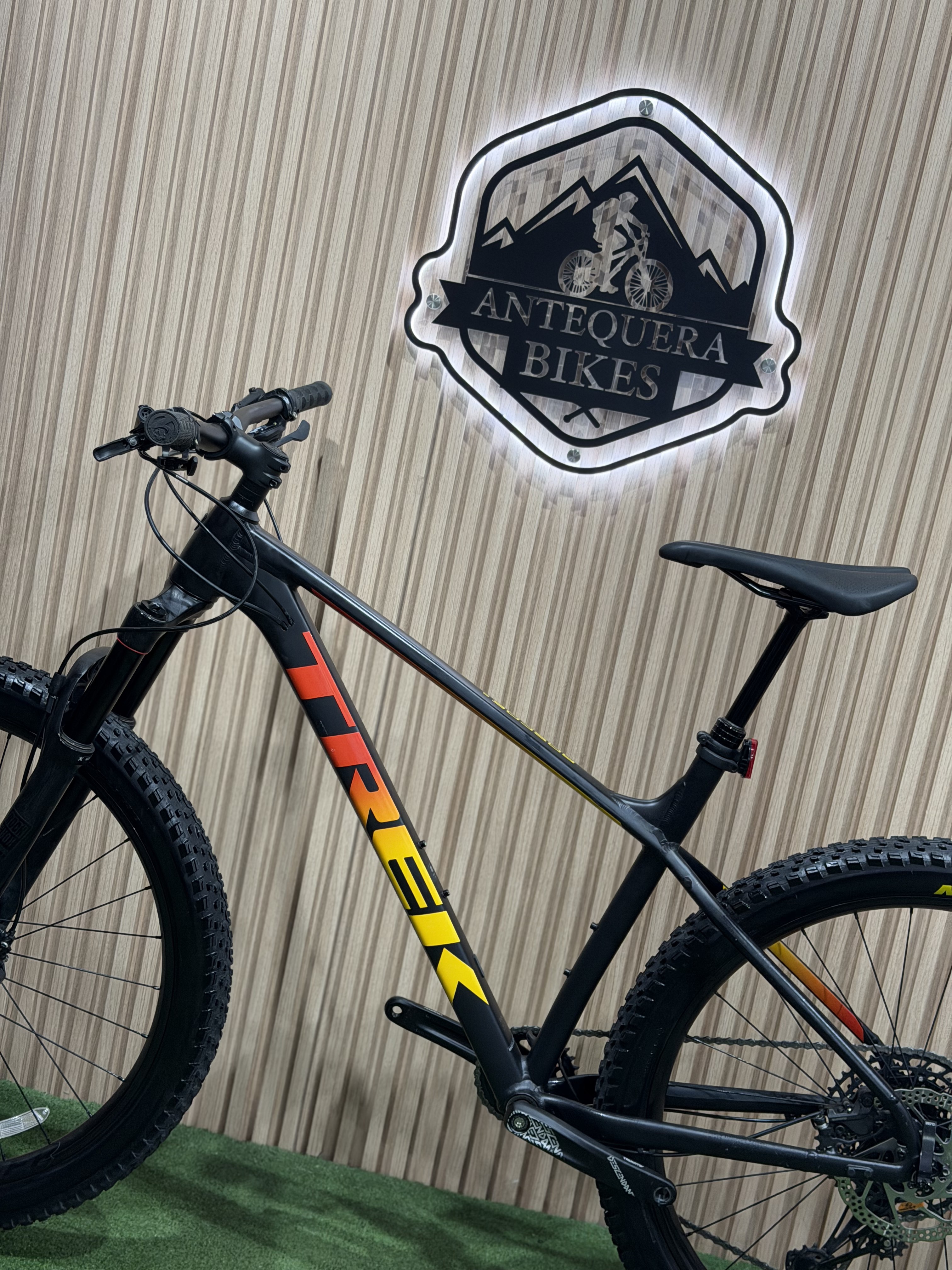 TREK ROSCOE 8