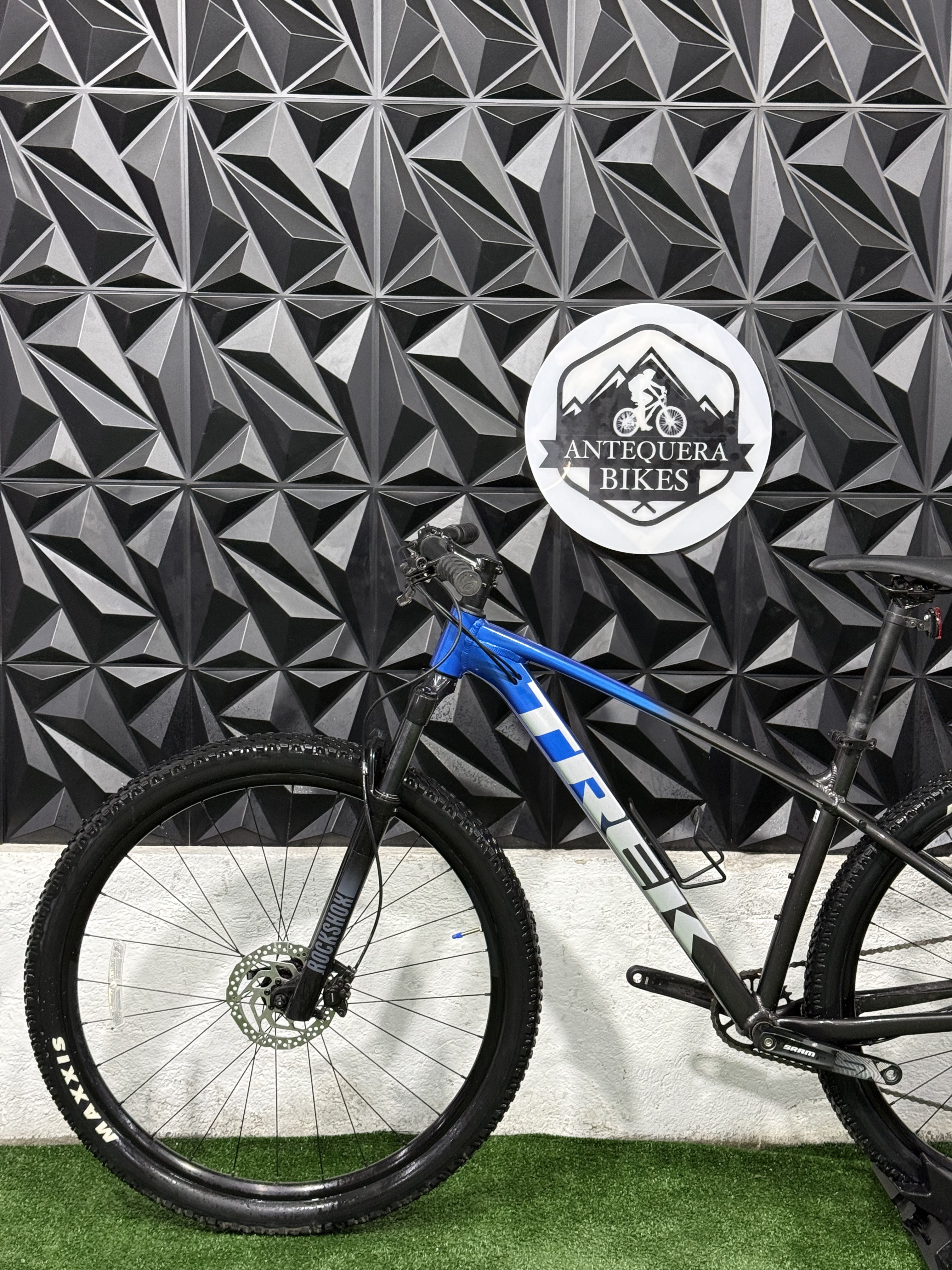 TREK MARLIN 8