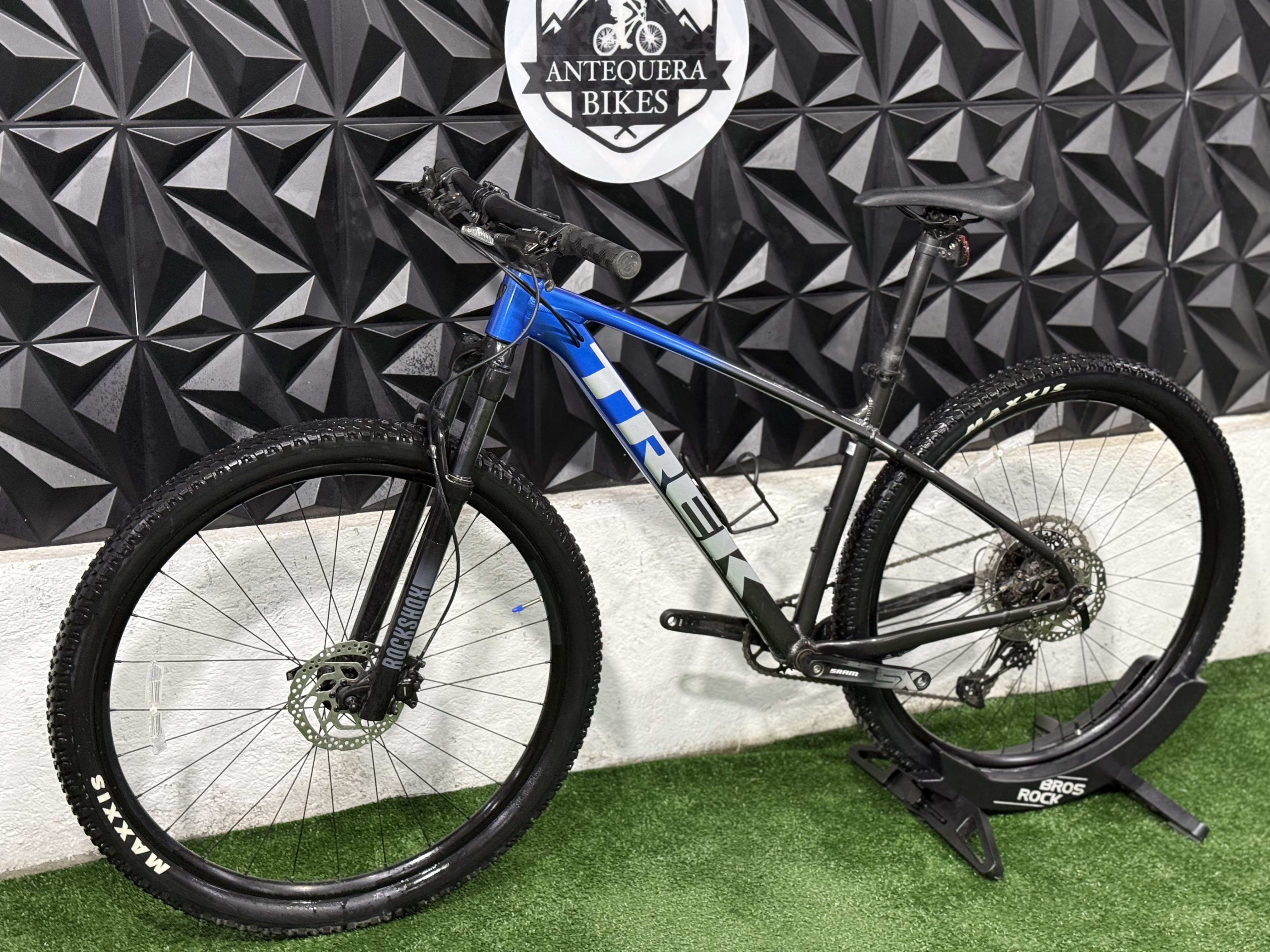 TREK MARLIN 8