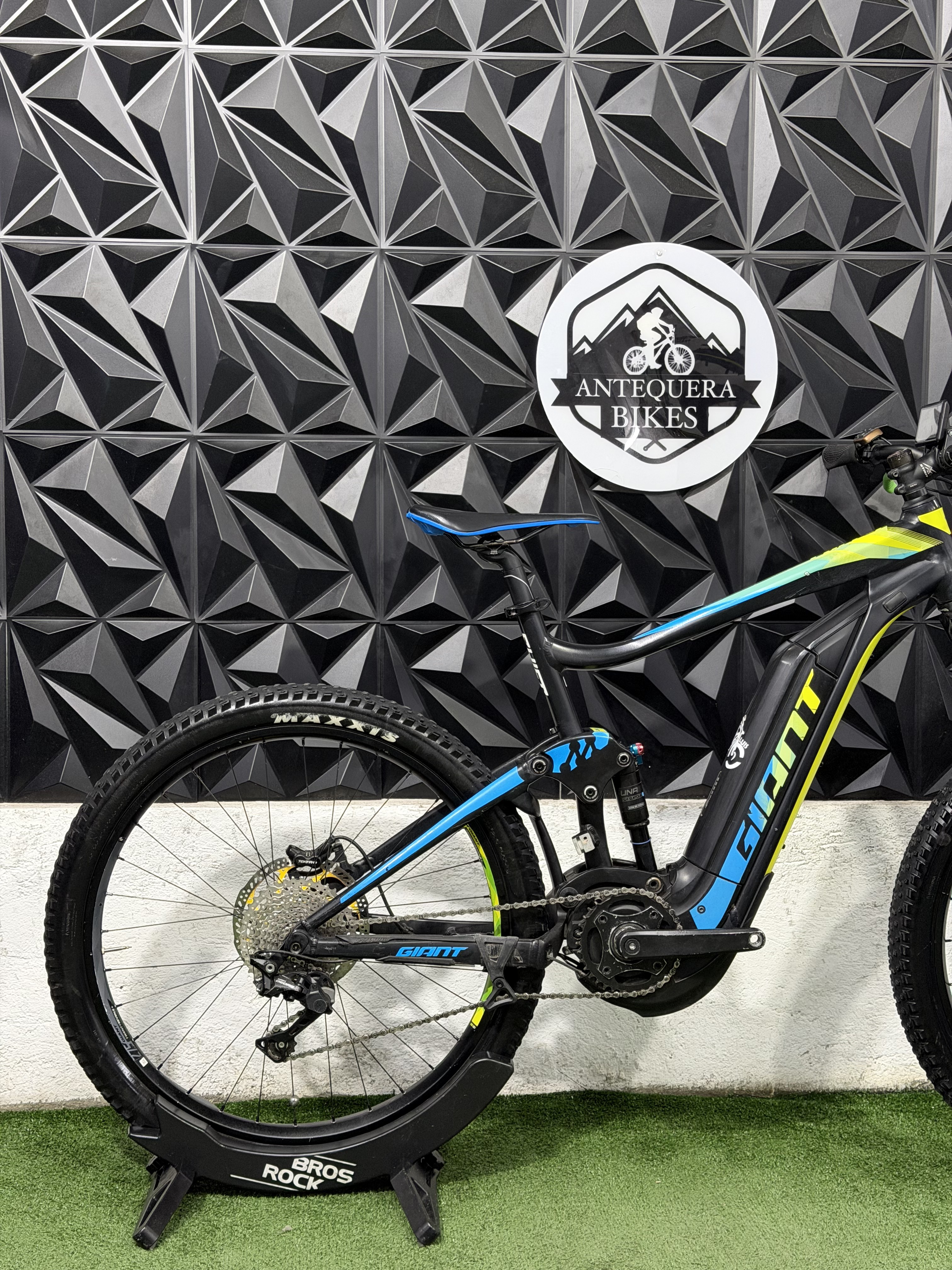 E-BIKE GIANT FULL E