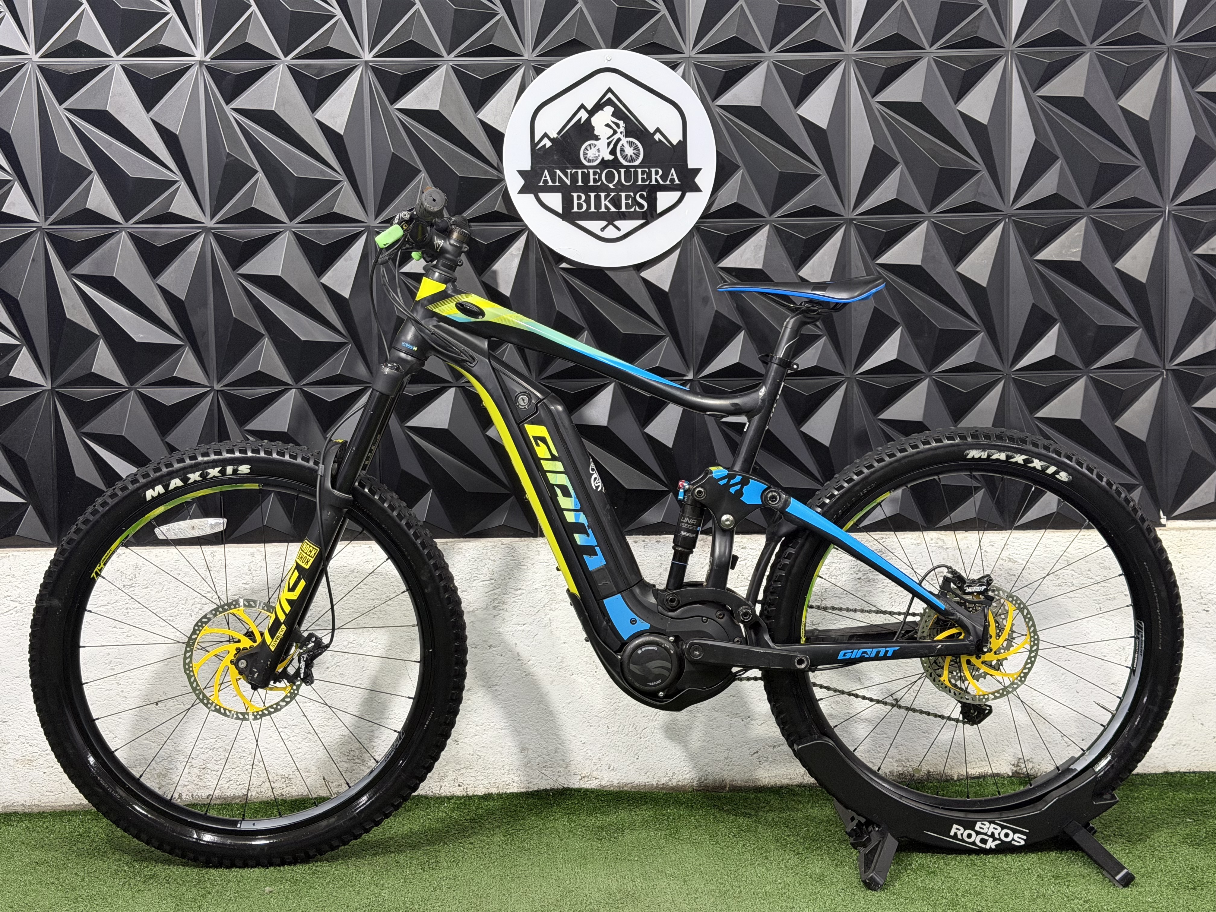 E-BIKE GIANT FULL E