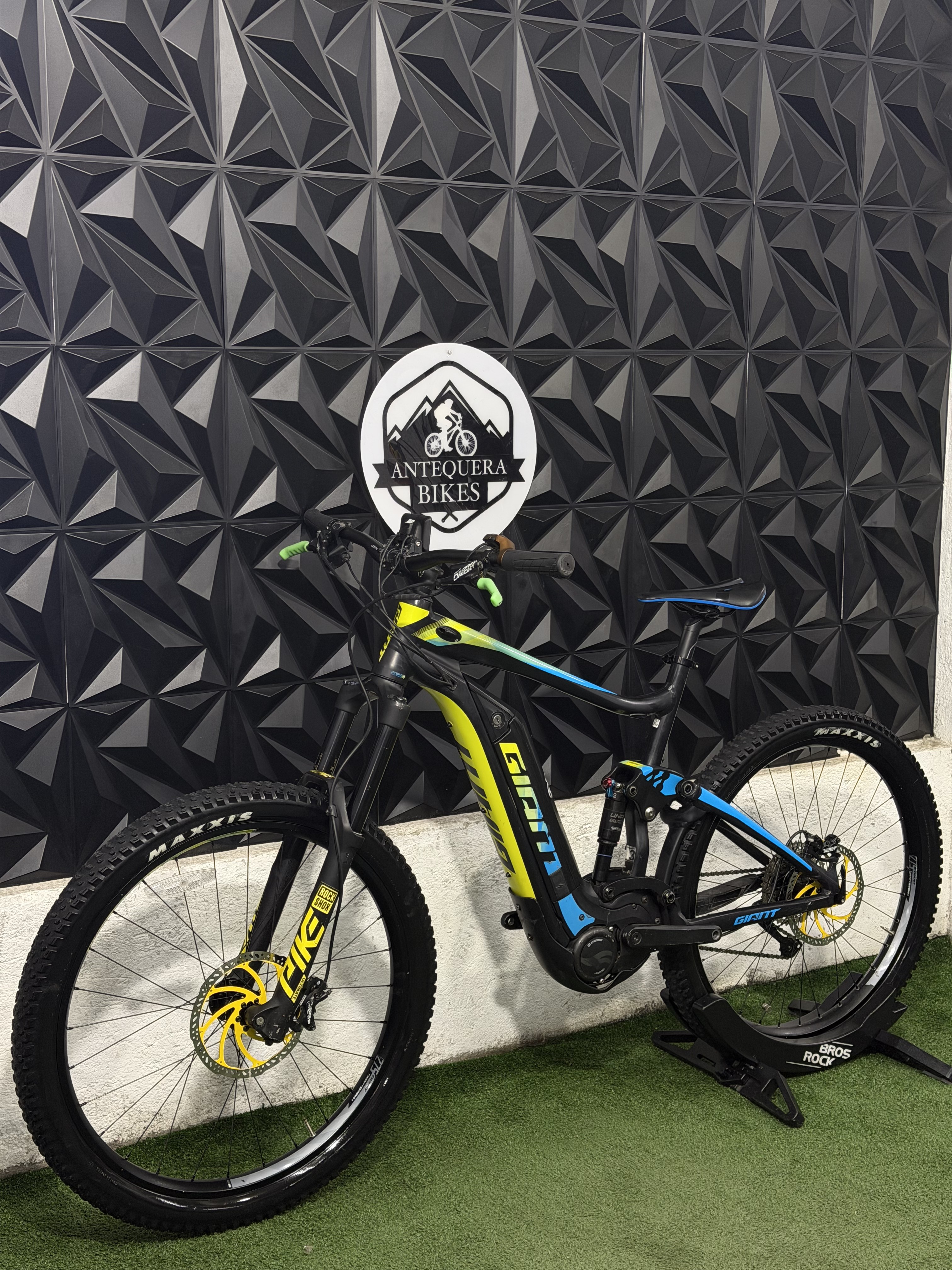E-BIKE GIANT FULL E