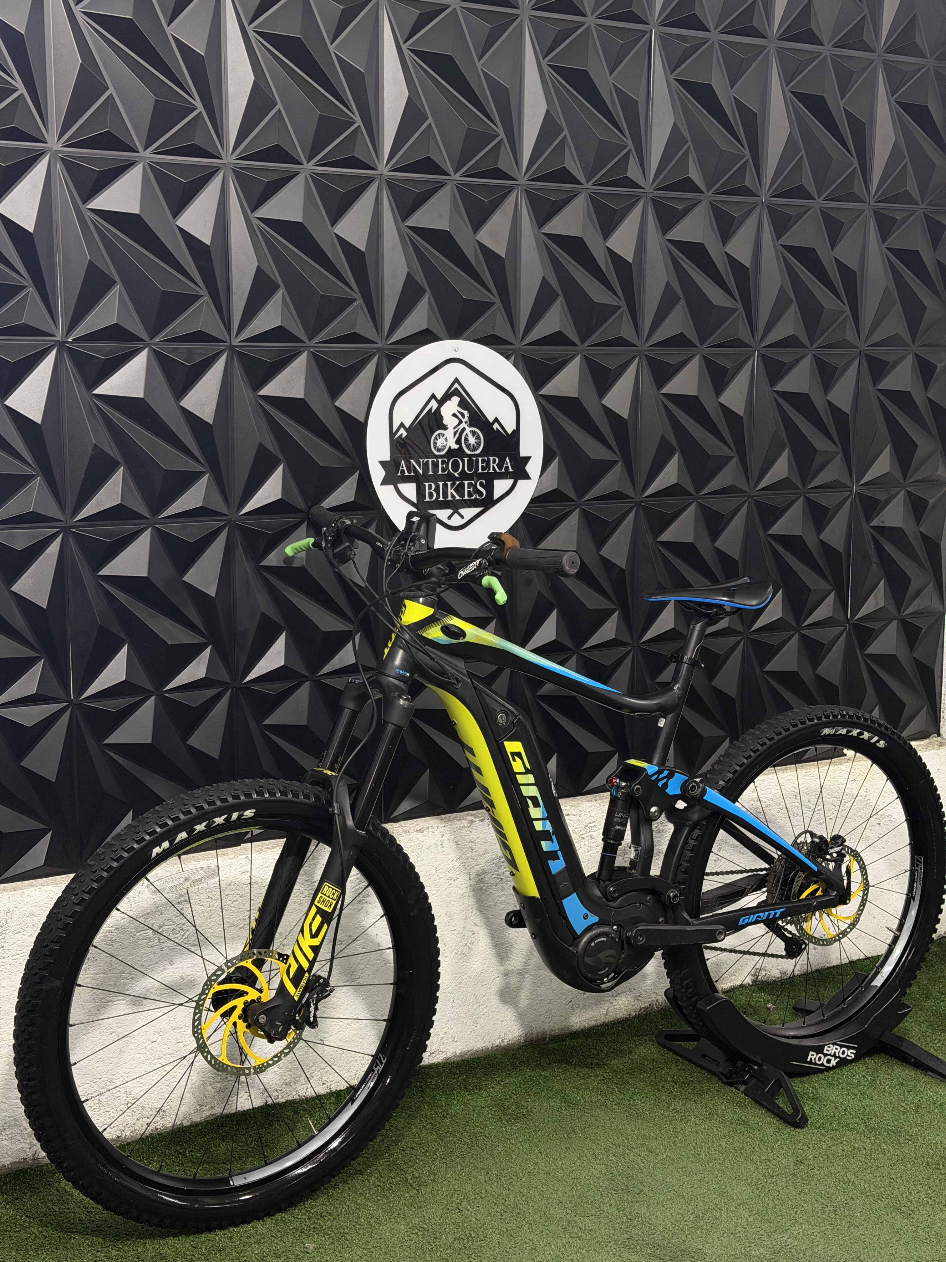 E-BIKE GIANT FULL E