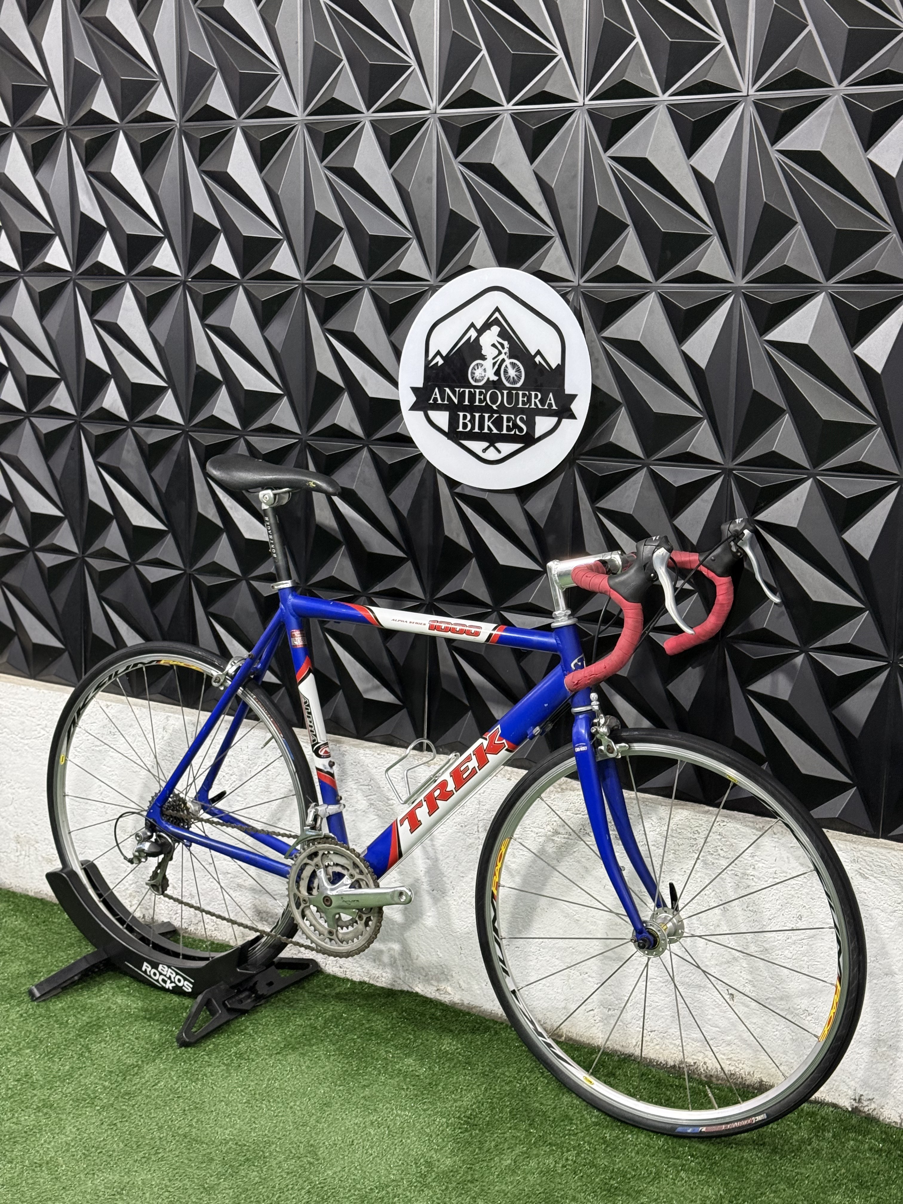 TREK 1000
