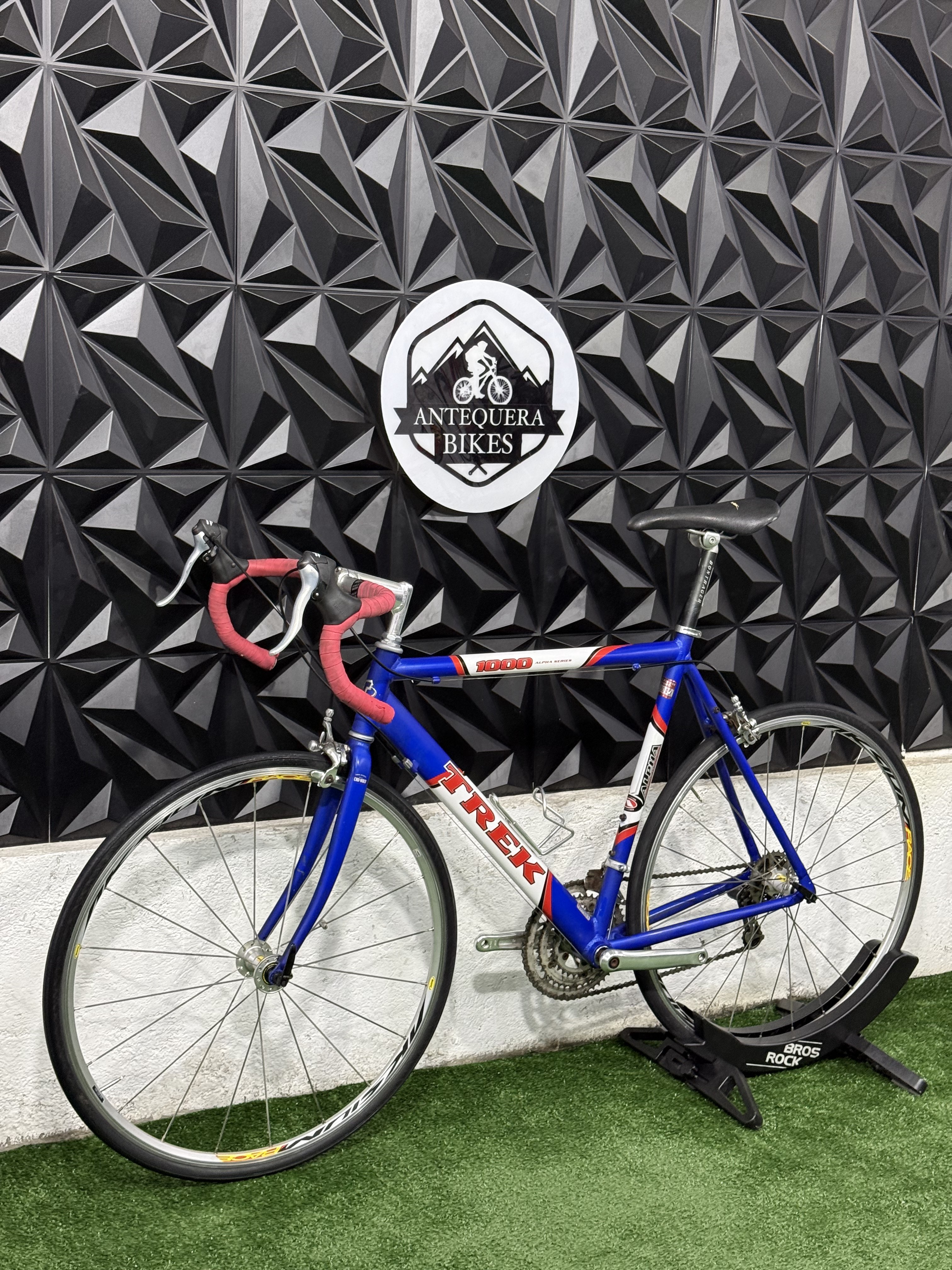 TREK 1000