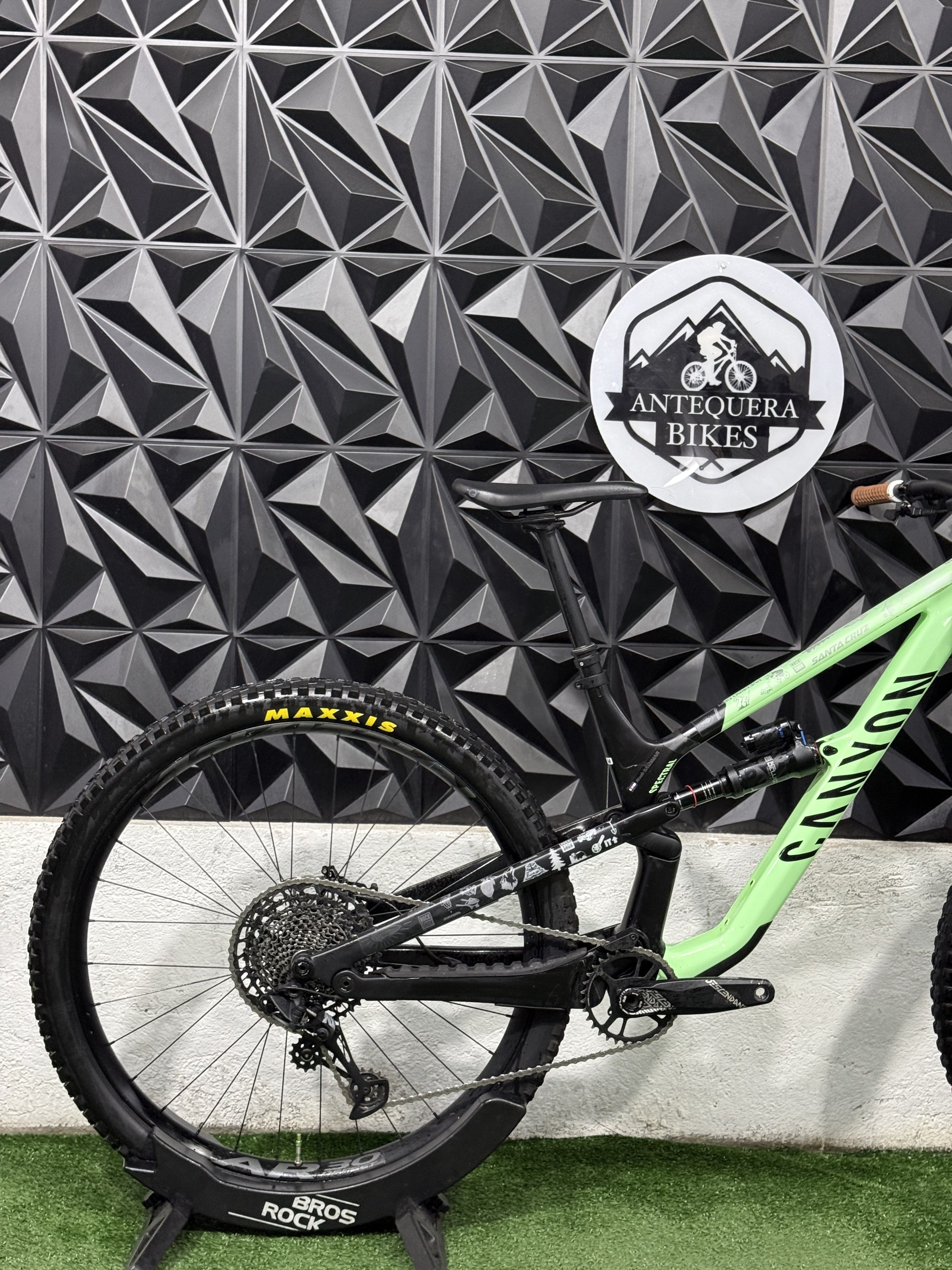 CANYON SPECTRAL CF7 FULL CARBÓN
