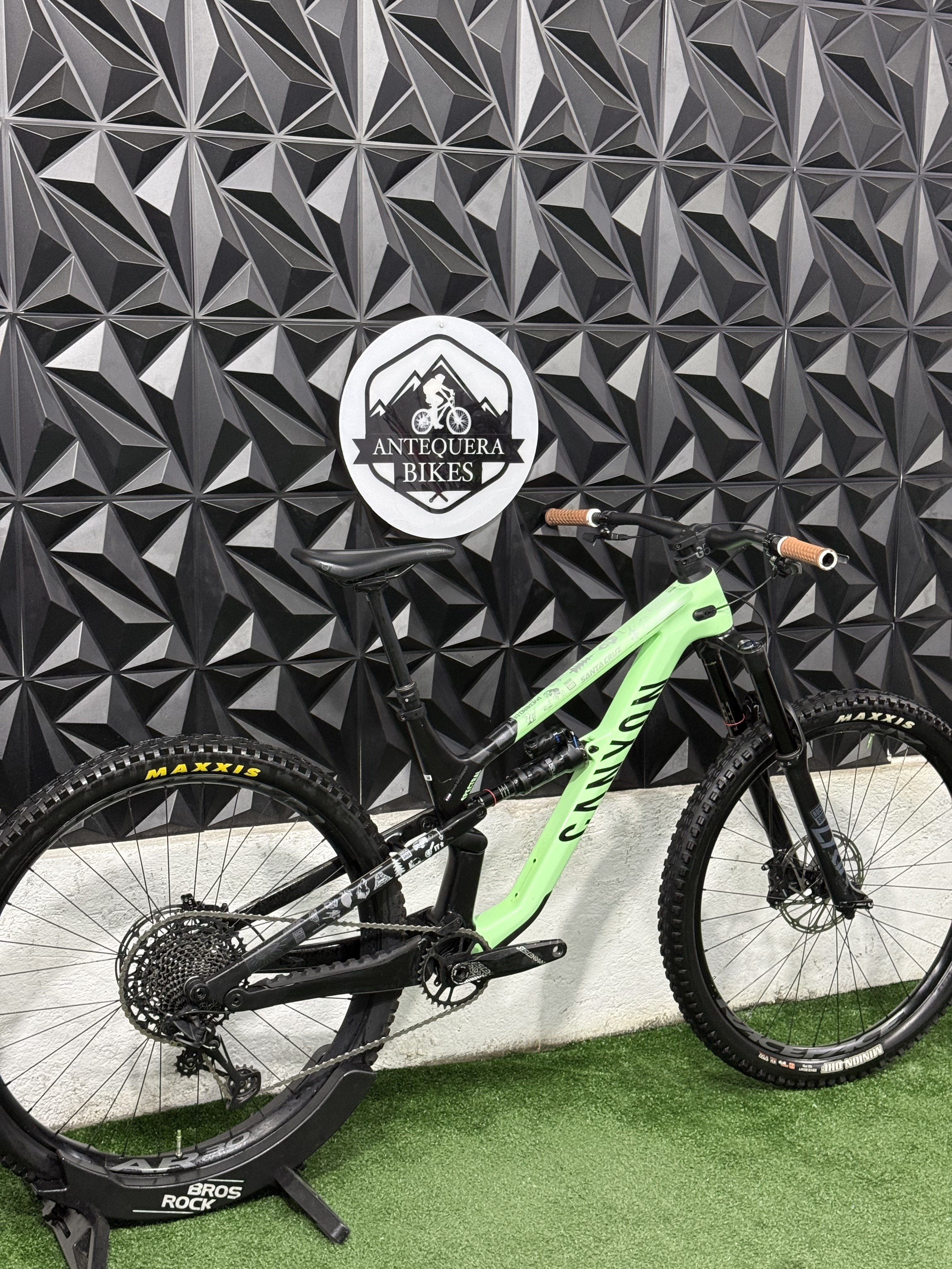 CANYON SPECTRAL CF7 FULL CARBÓN