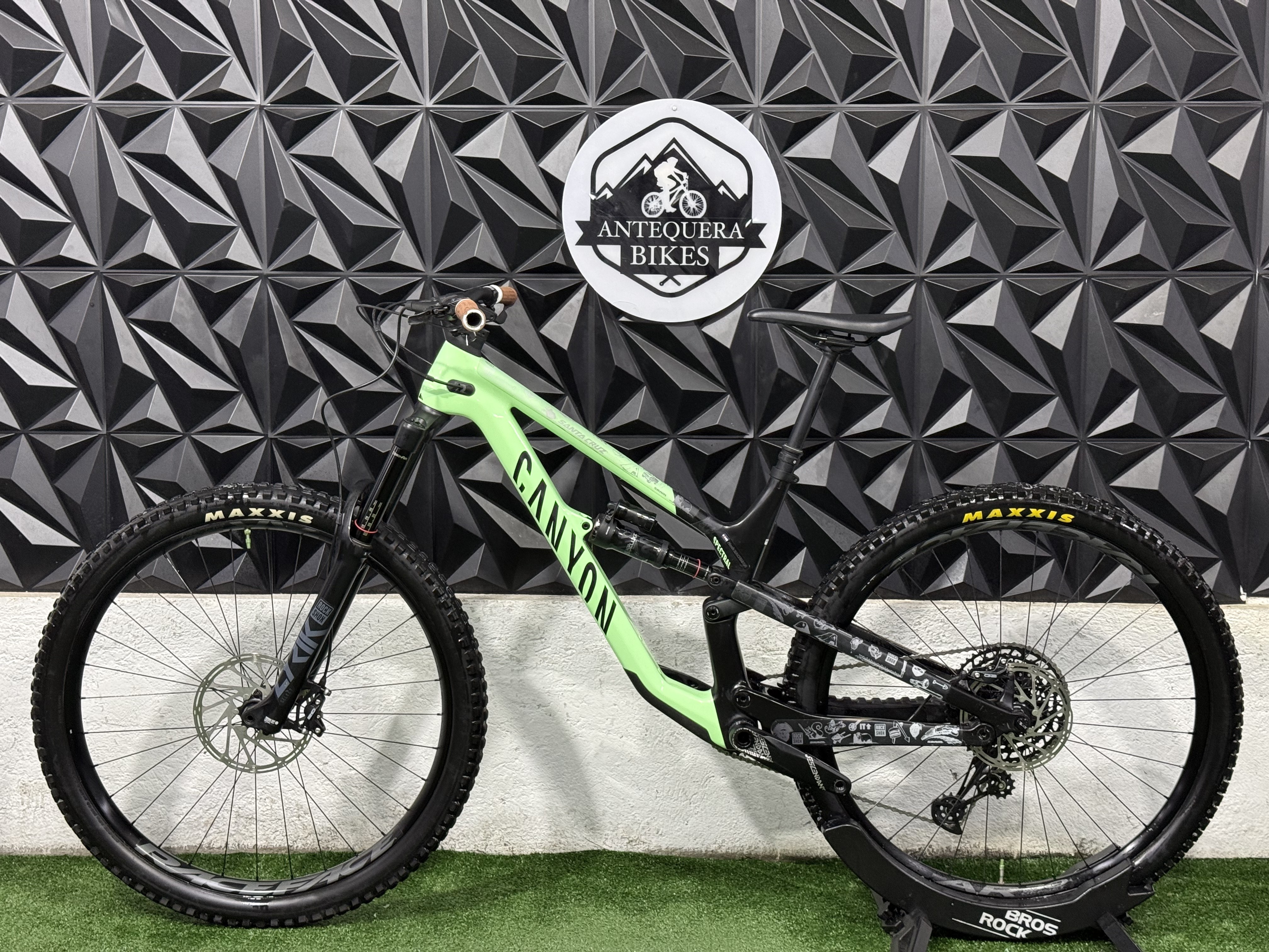 CANYON SPECTRAL CF7 FULL CARBÓN
