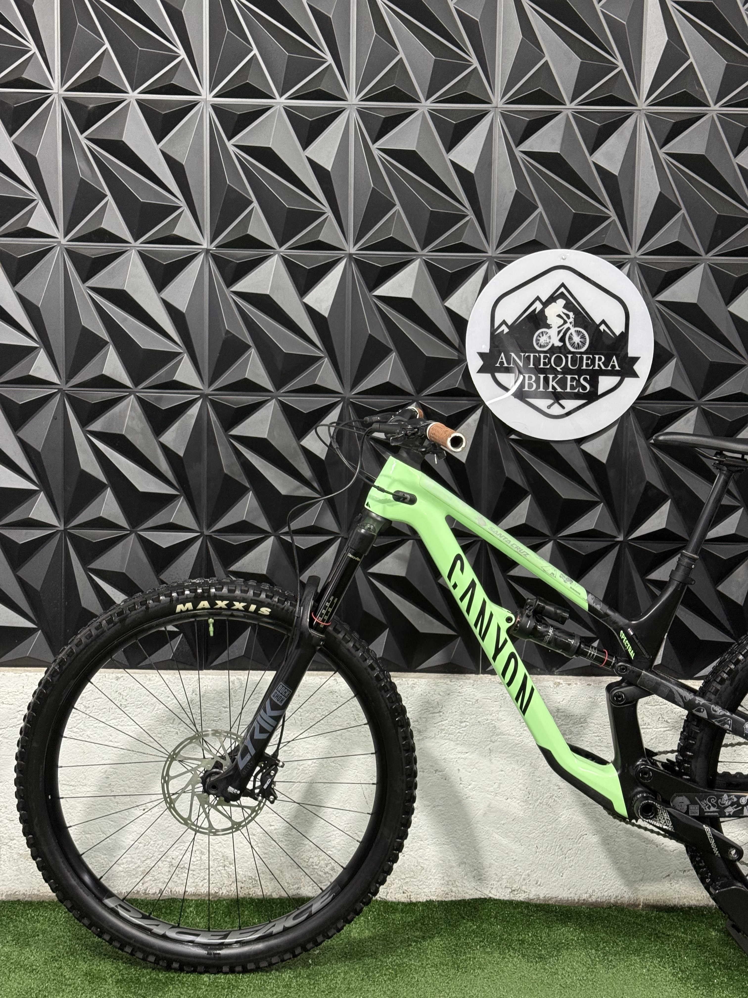 CANYON SPECTRAL CF7 FULL CARBÓN