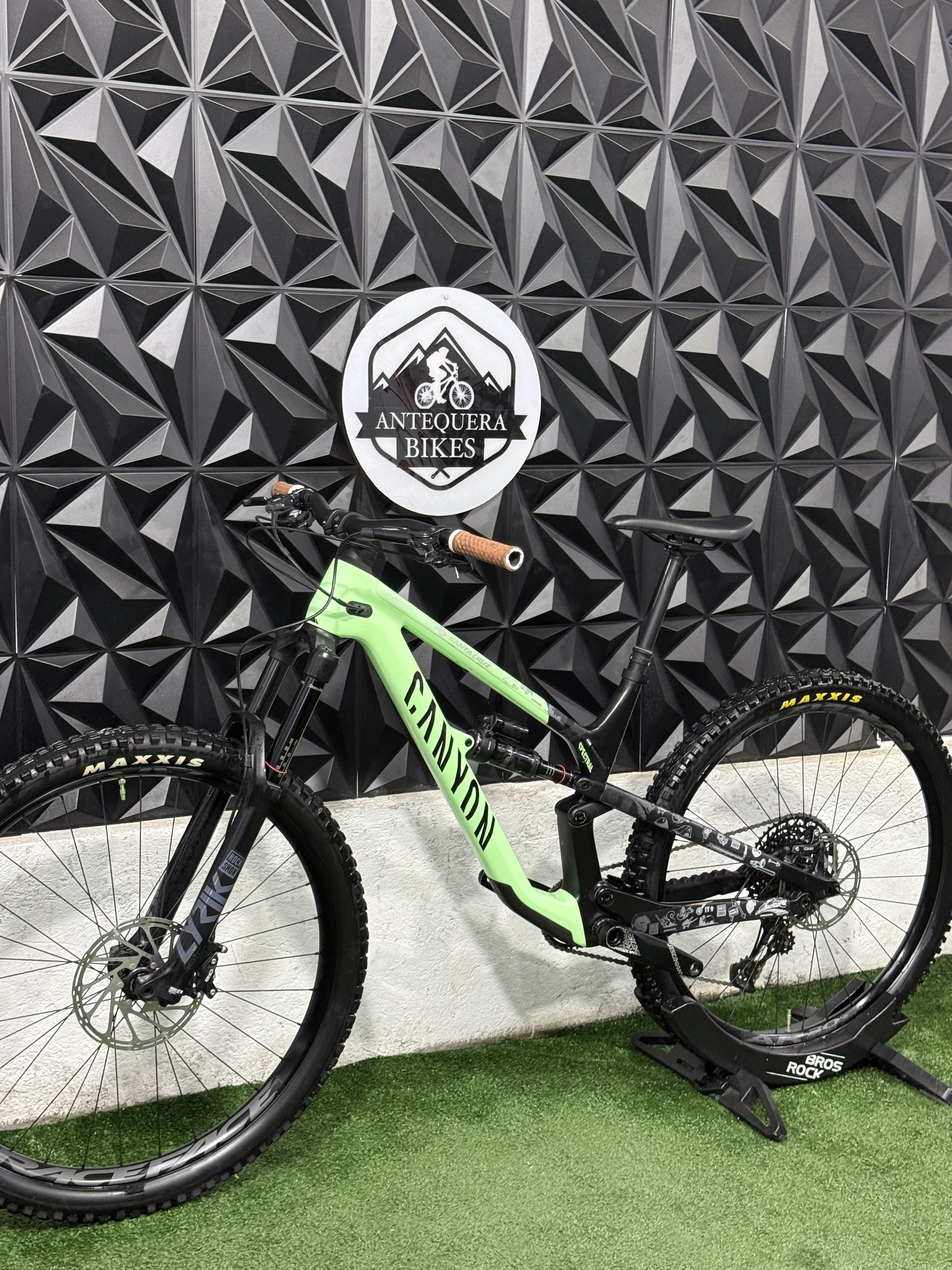 CANYON SPECTRAL CF7 FULL CARBÓN