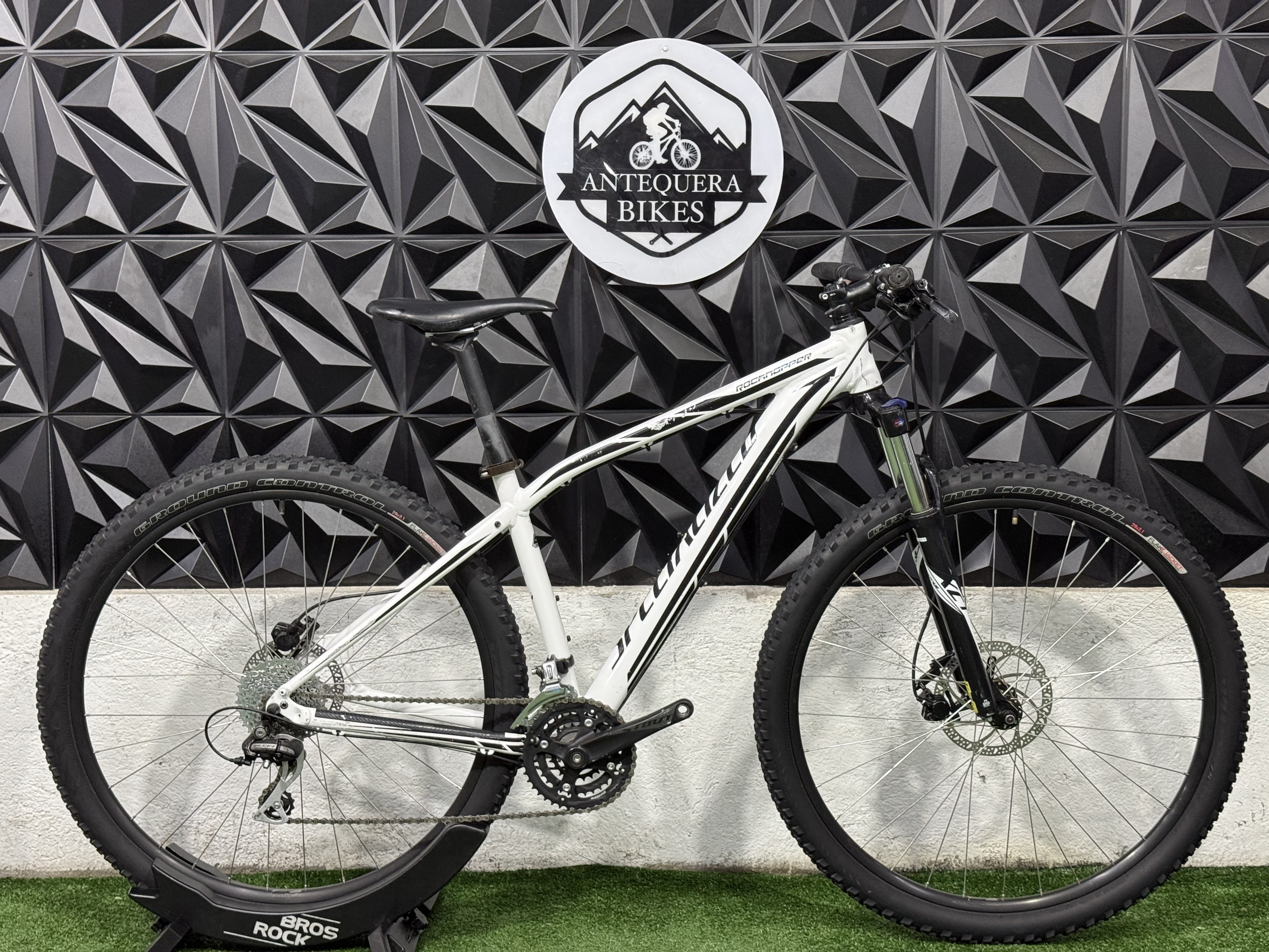 SPECIALIZED ROCKHOPPER