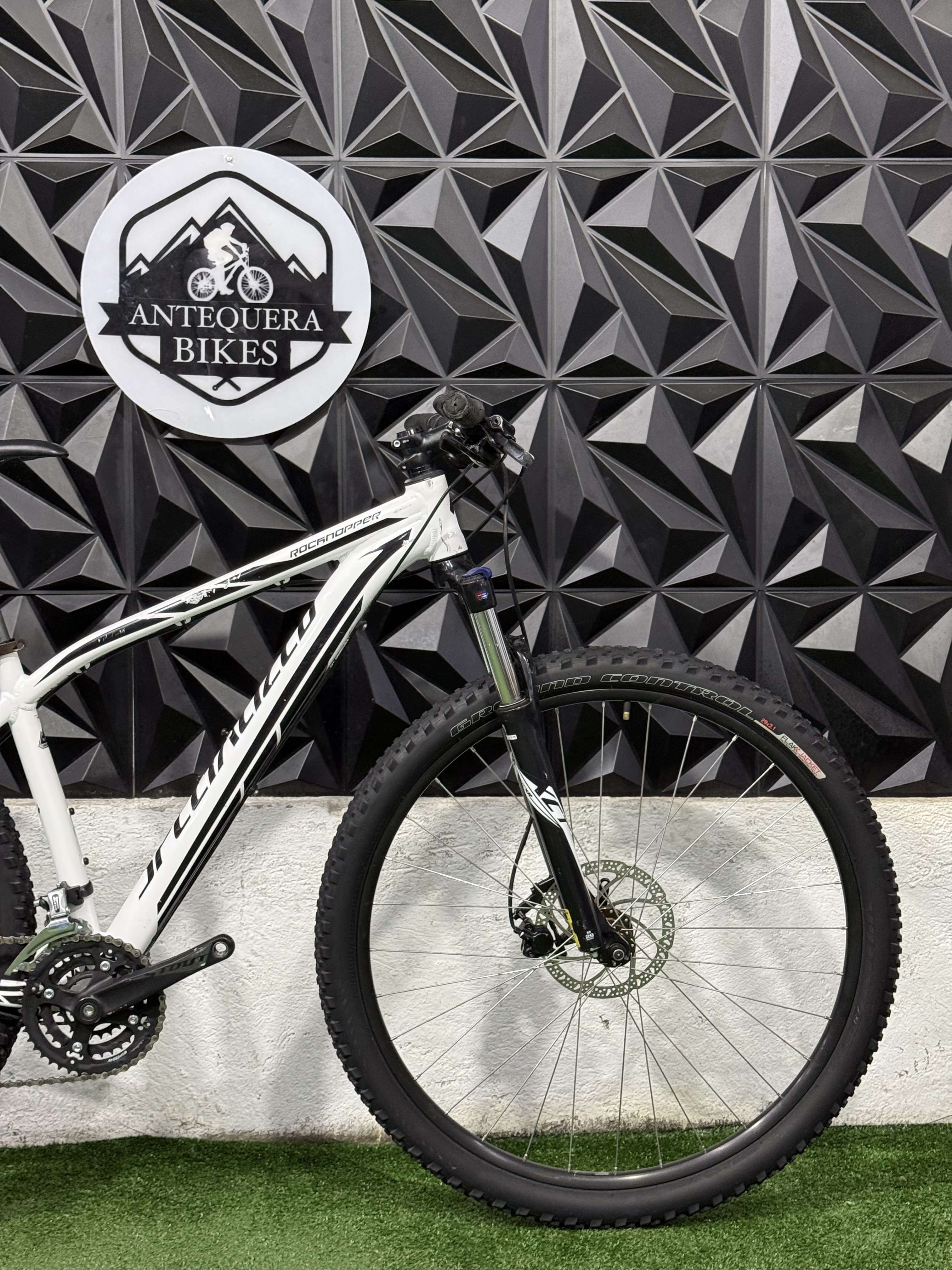SPECIALIZED ROCKHOPPER