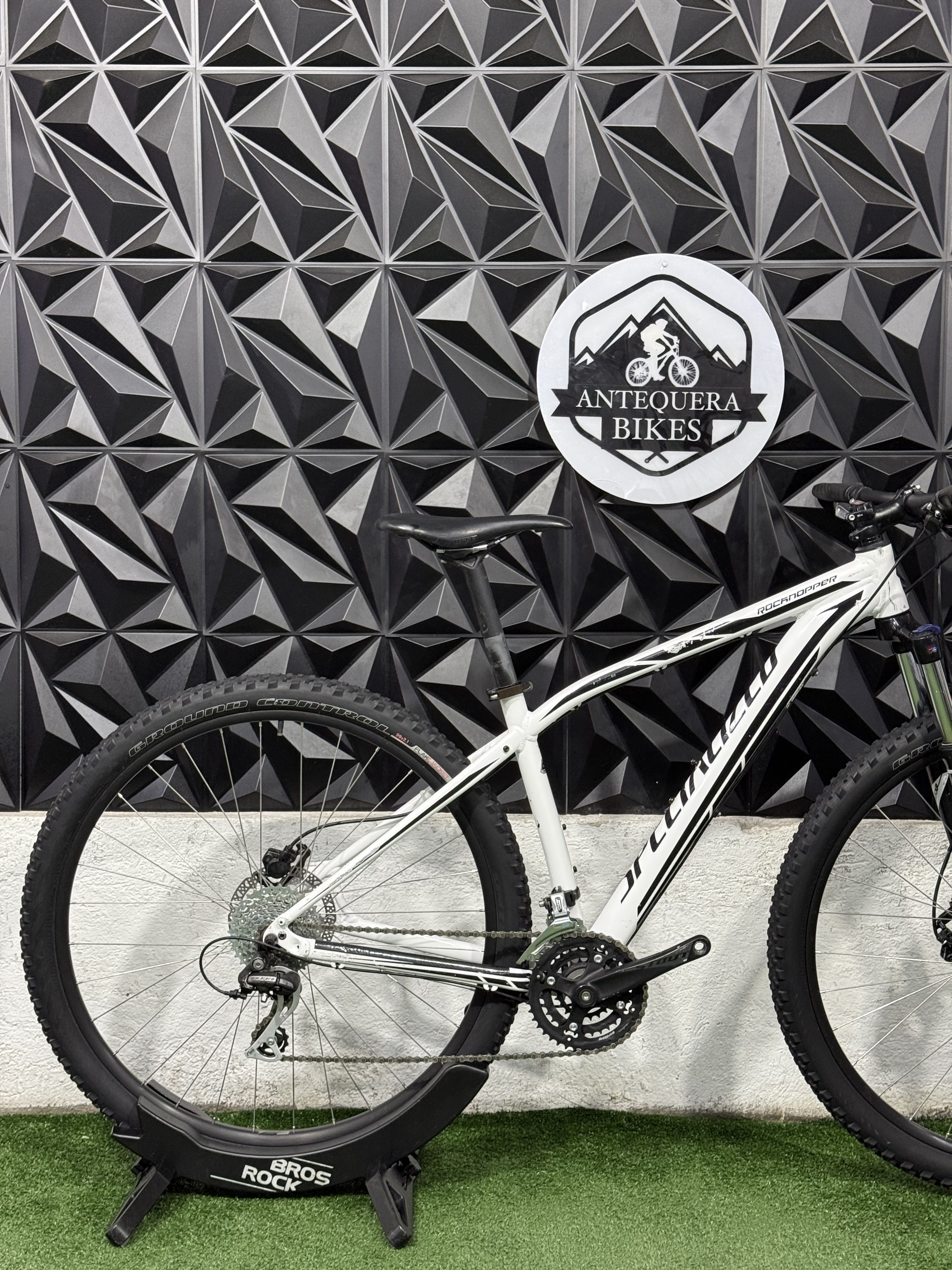 SPECIALIZED ROCKHOPPER