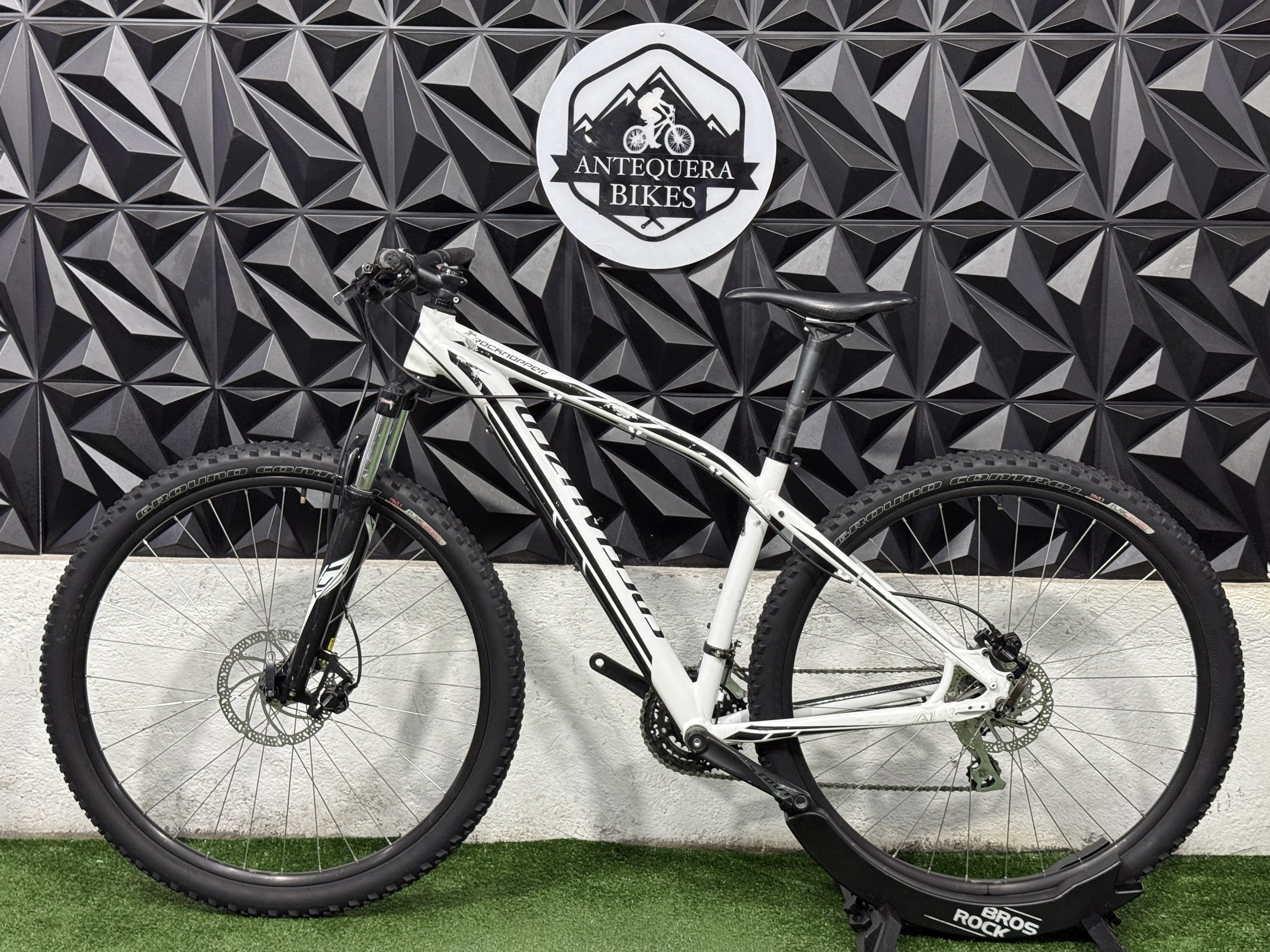 SPECIALIZED ROCKHOPPER