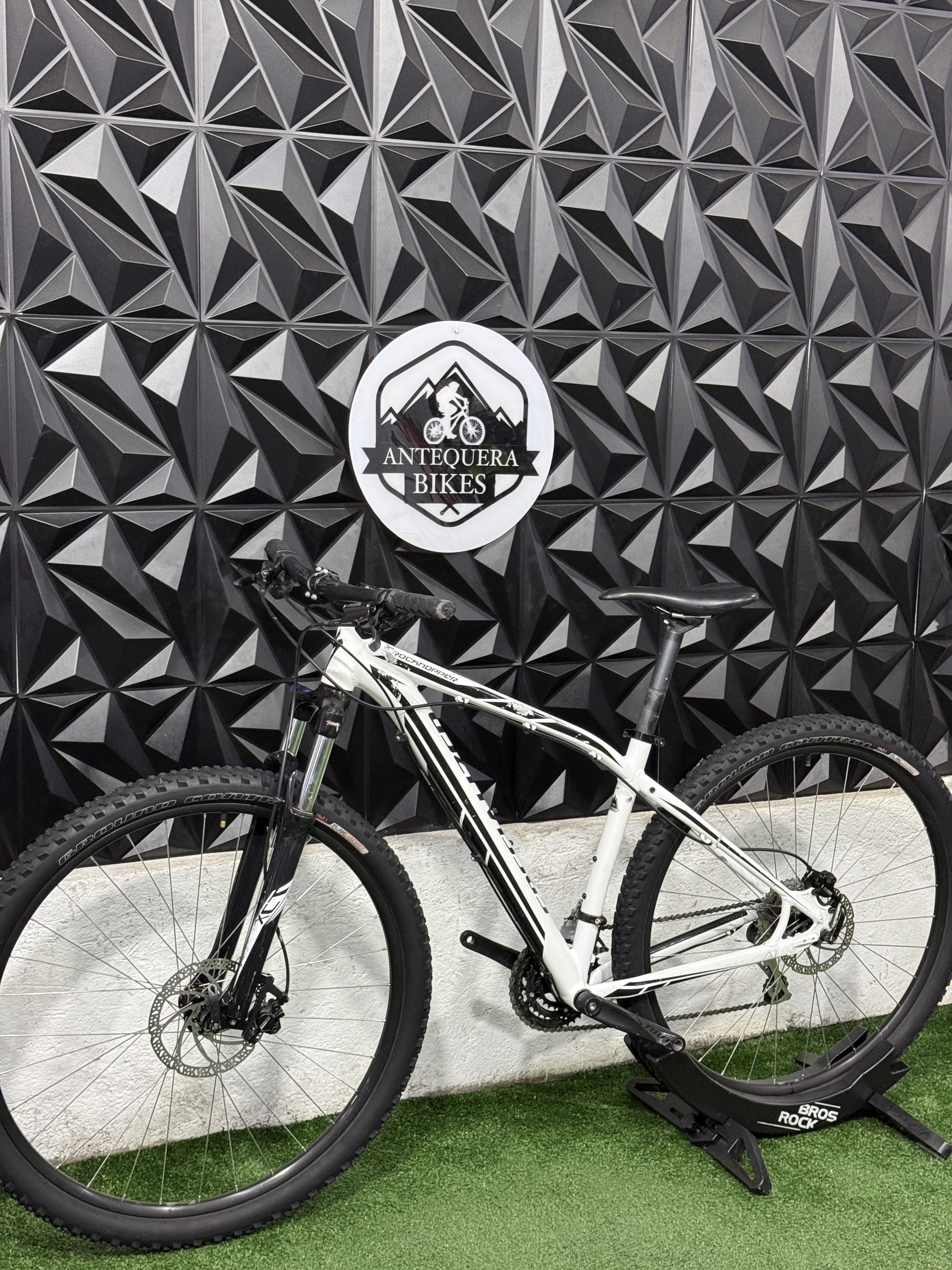 SPECIALIZED ROCKHOPPER