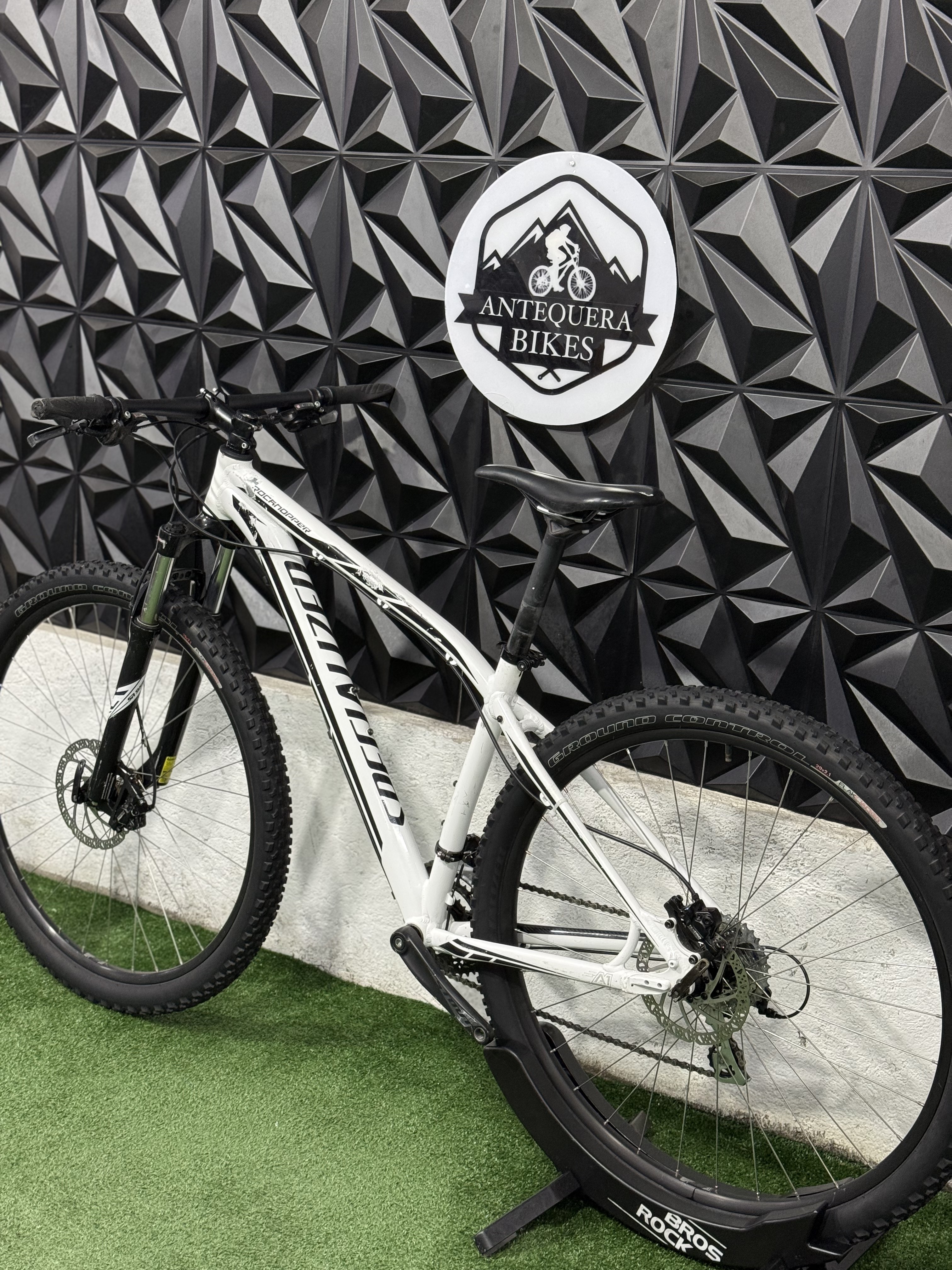 SPECIALIZED ROCKHOPPER