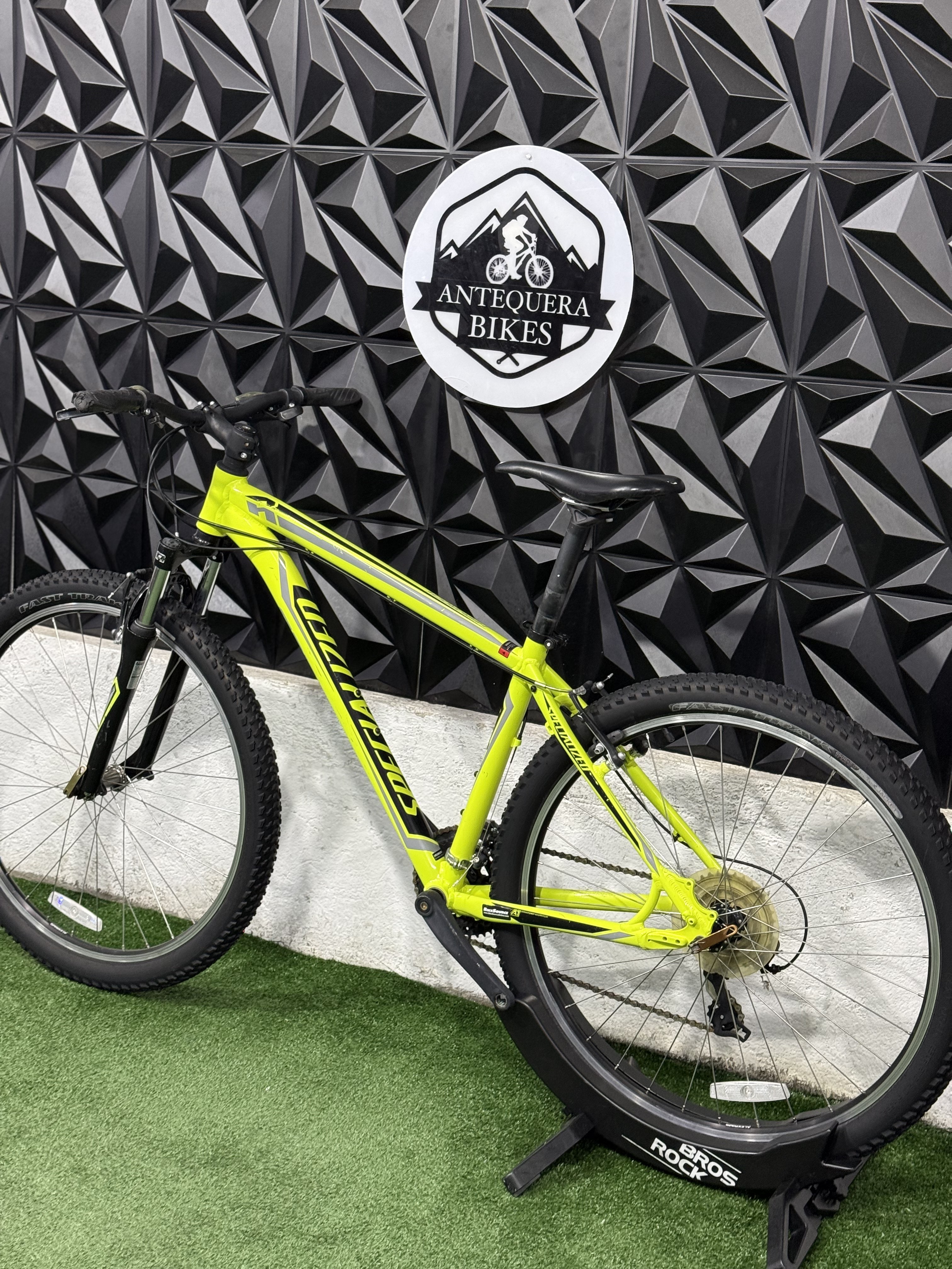 SPECIALIZED HARDROCK