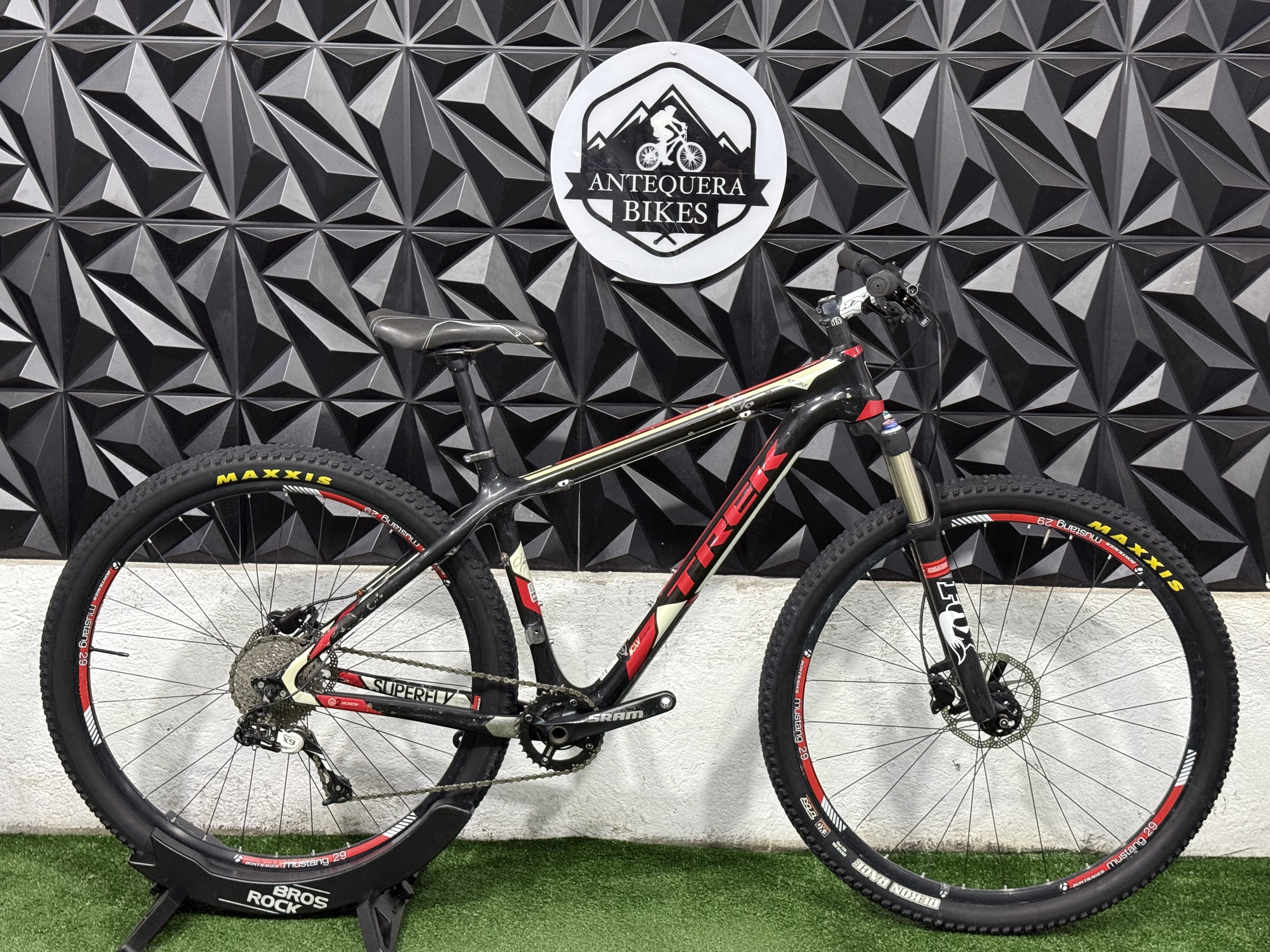 TREK SUPERFLY FULL CARBÓN
