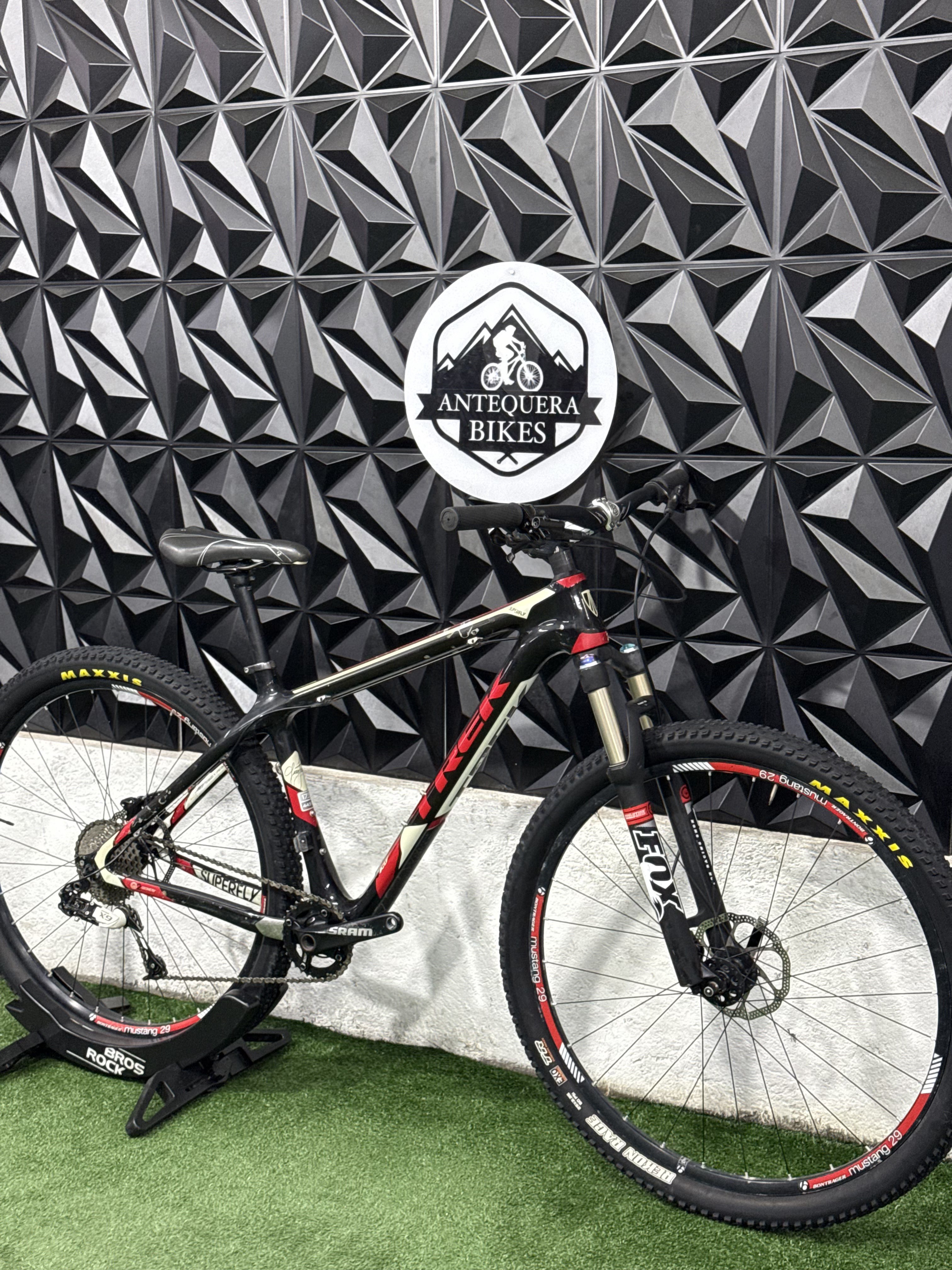 TREK SUPERFLY FULL CARBÓN