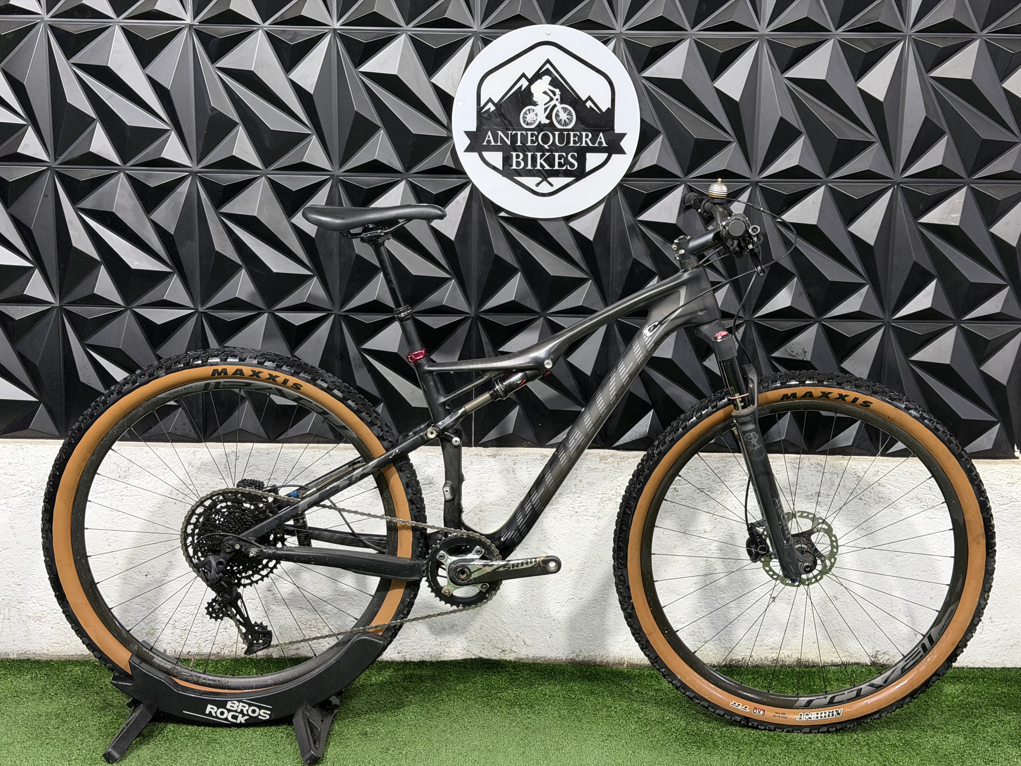 SPECIALIZED EPIC EXPERT CARBON SÚPER LIGERA