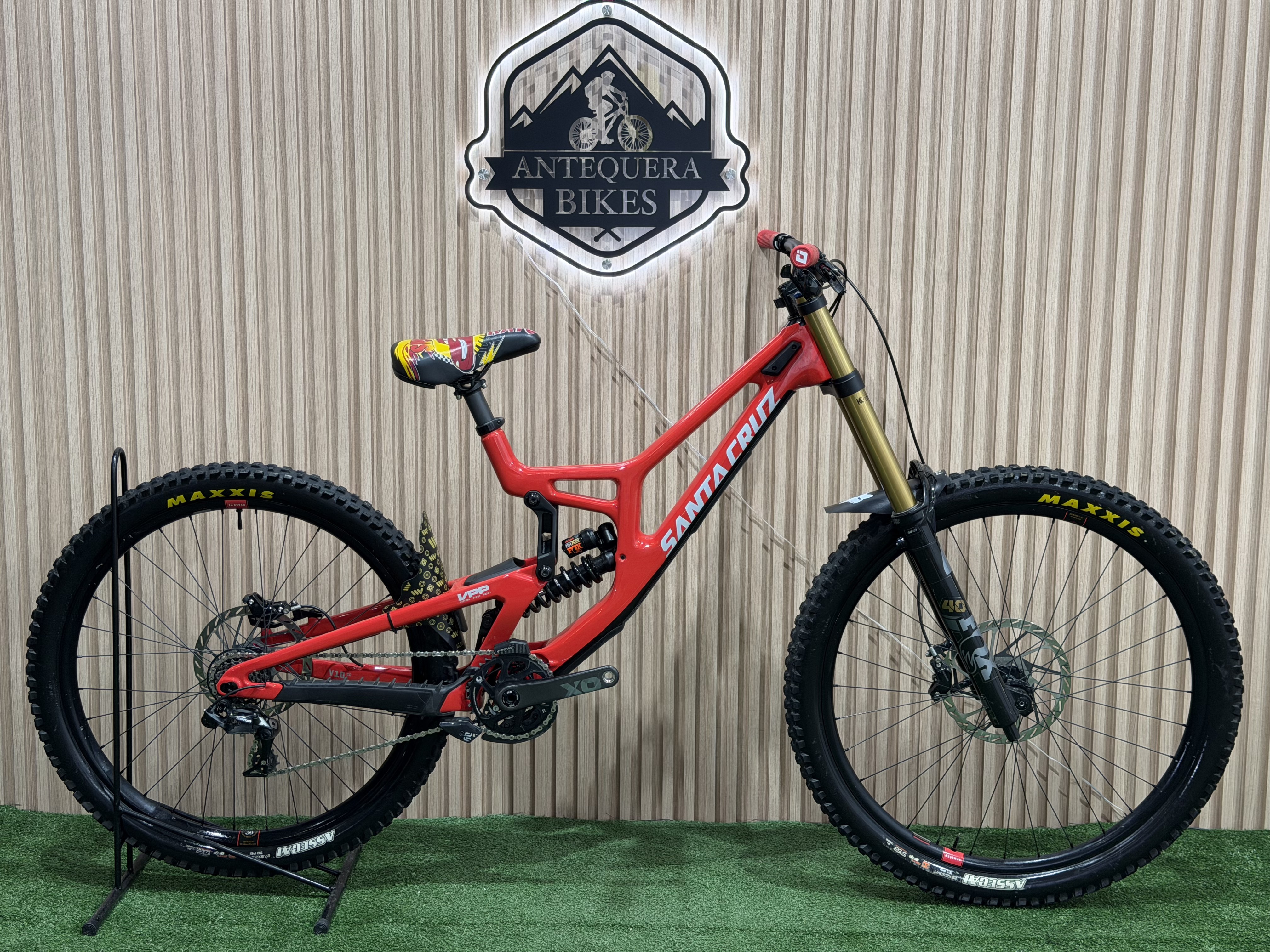 2024 SANTA CRUZ V10 CC CARBON
