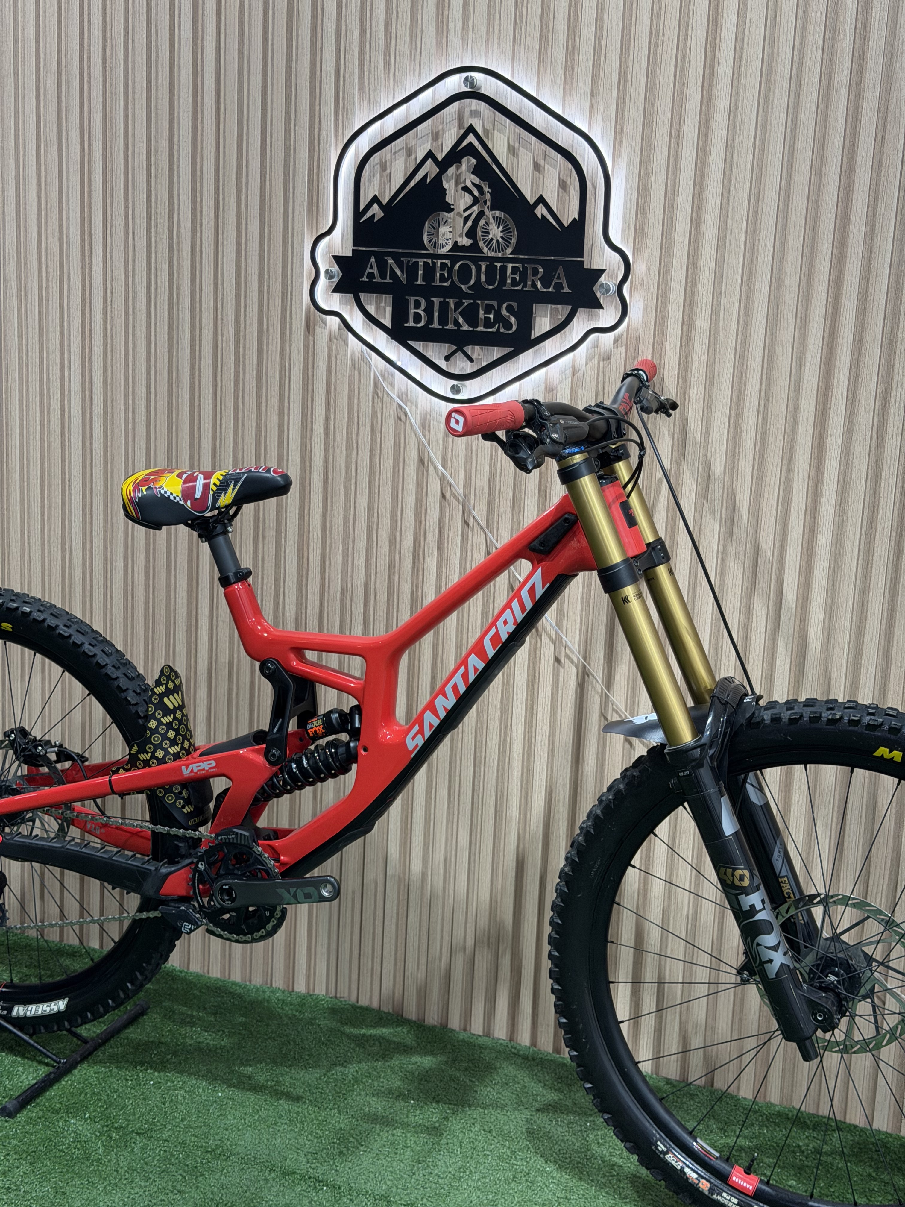 2024 SANTA CRUZ V10 CC CARBON