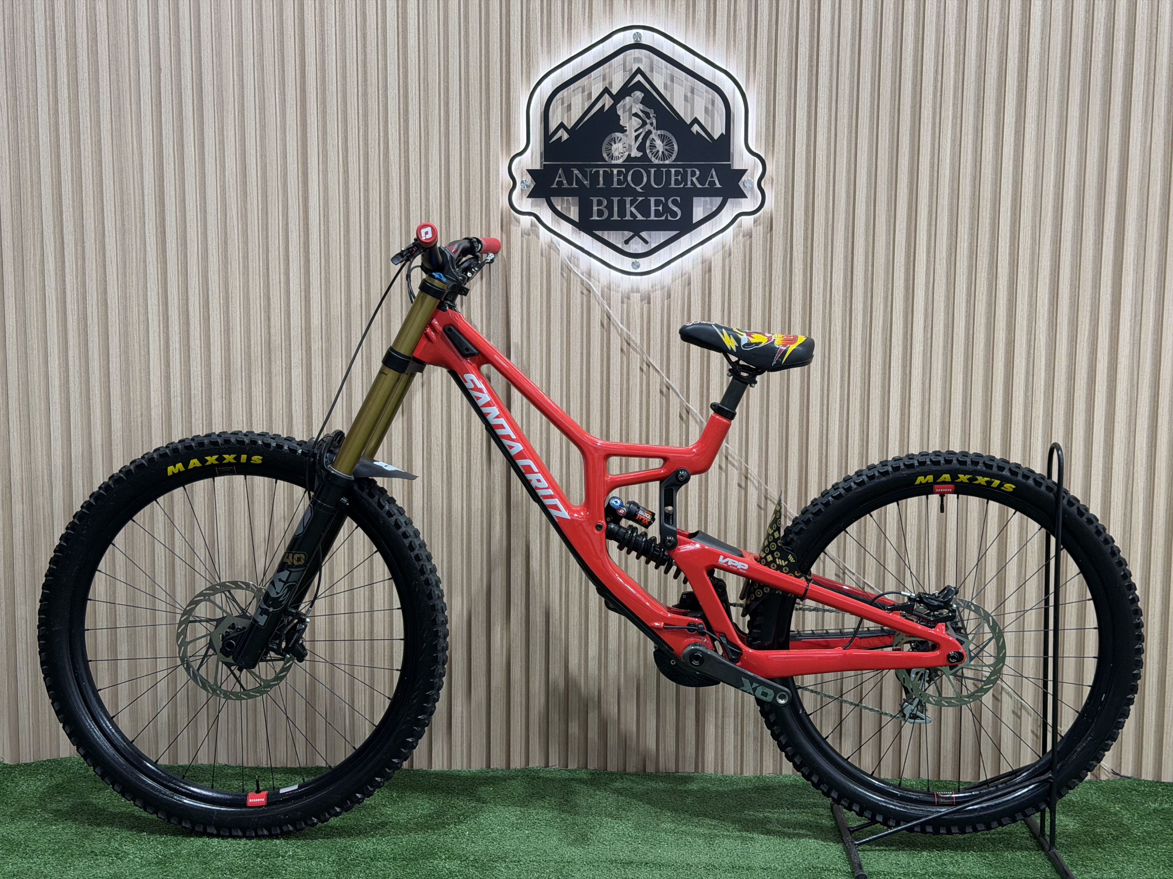 2024 SANTA CRUZ V10 CC CARBON