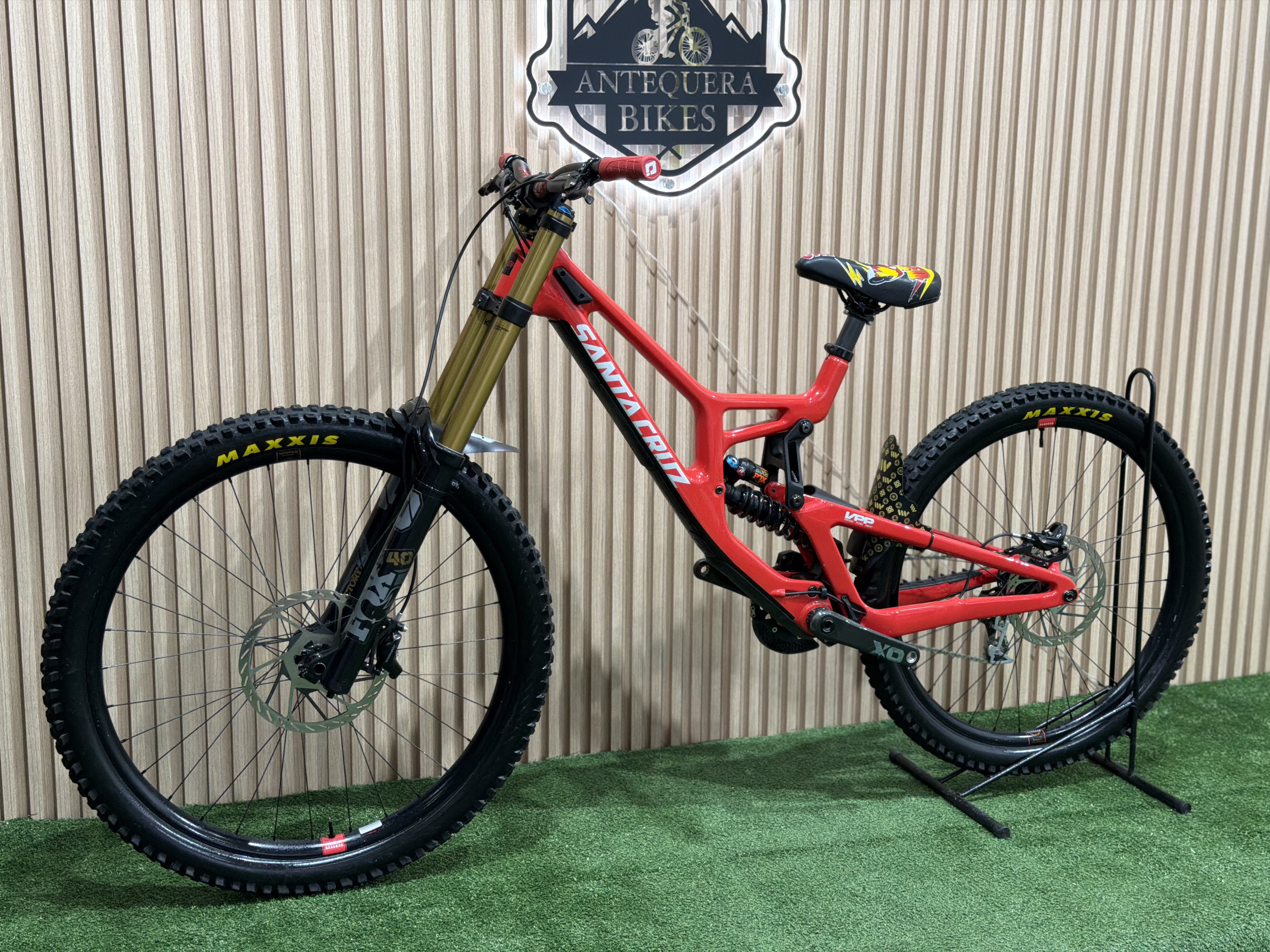 2024 SANTA CRUZ V10 CC CARBON