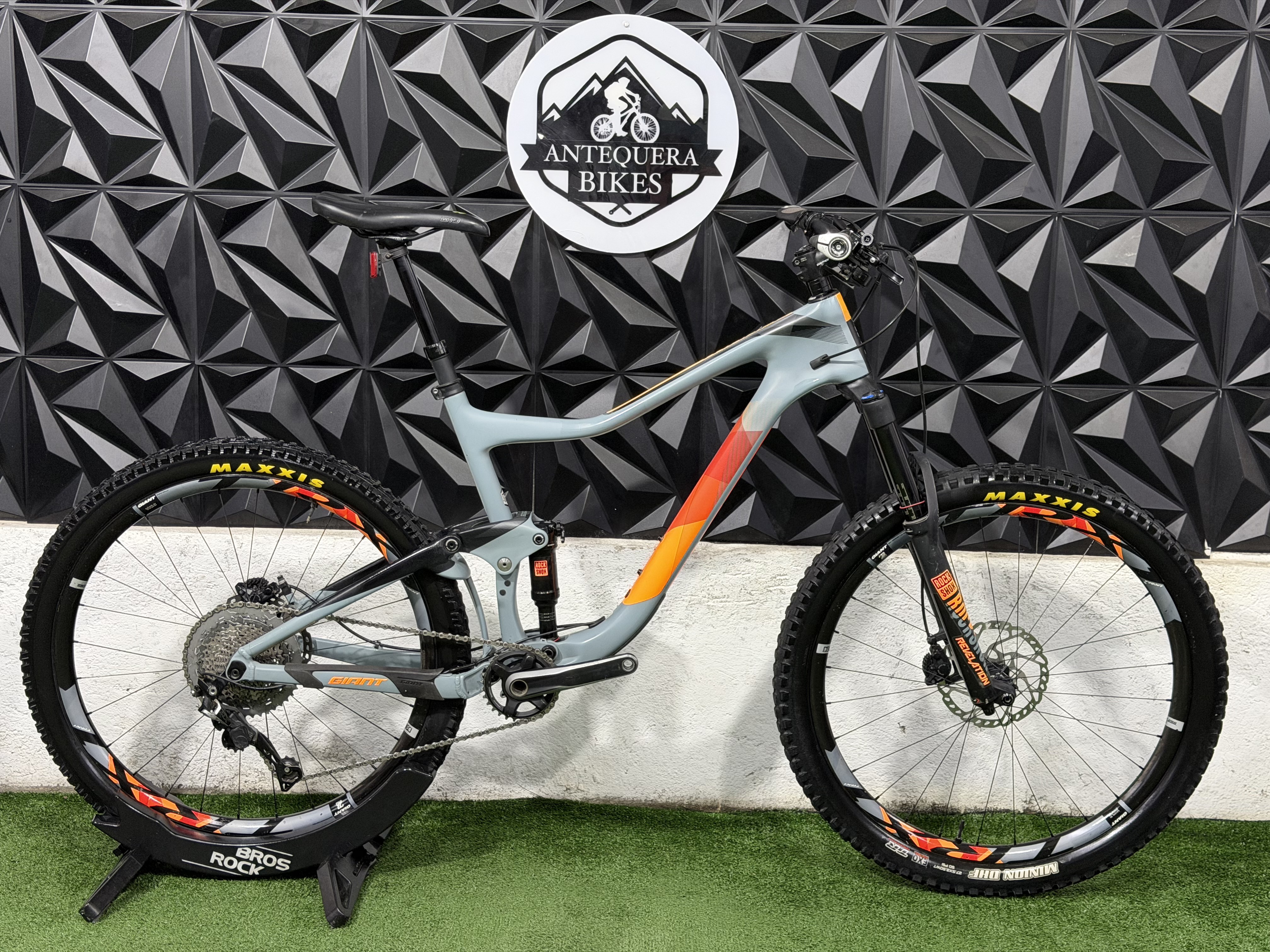 GIANT TRANCE ADVANCED/ CARBON