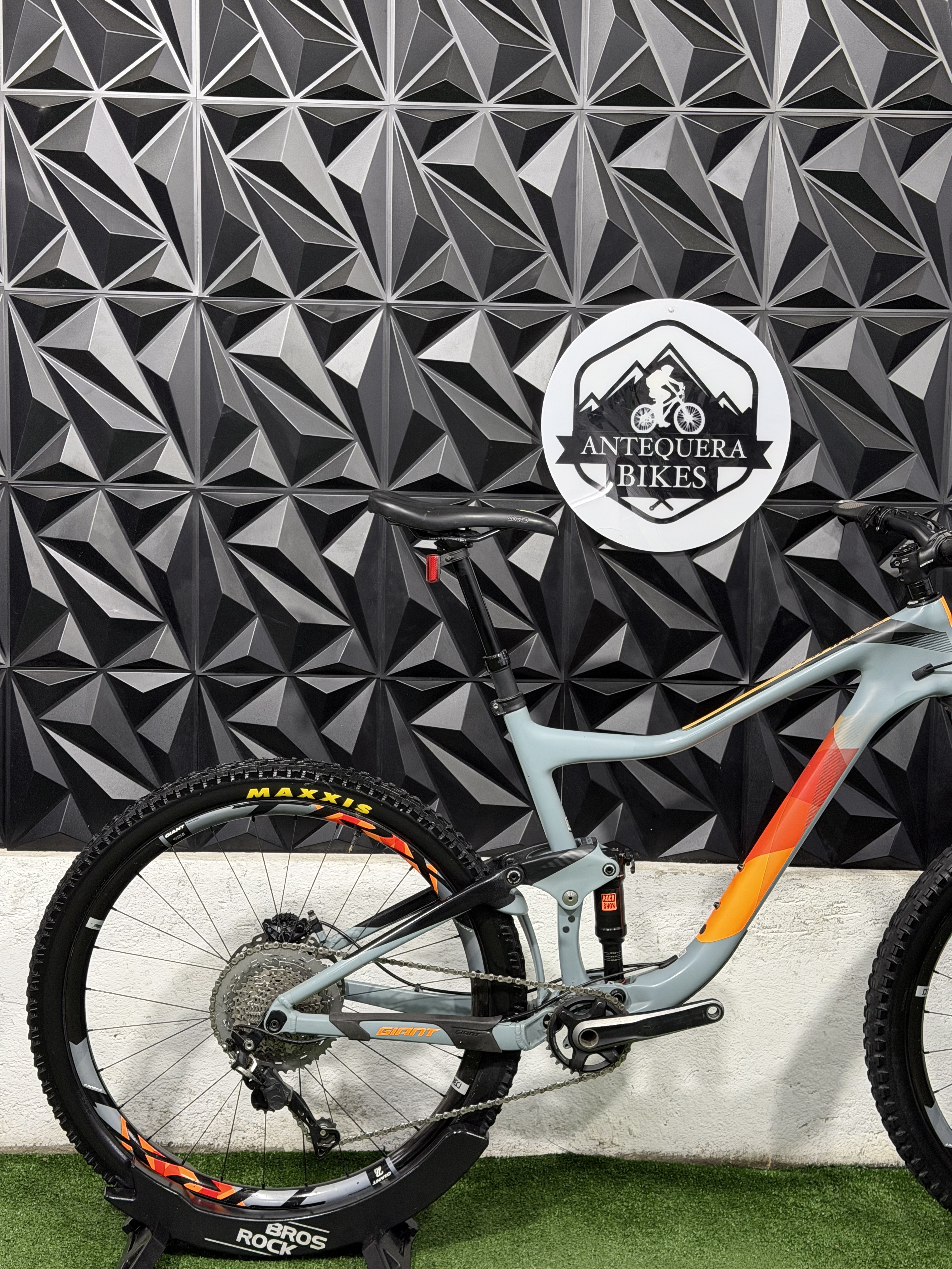 GIANT TRANCE ADVANCED/ CARBON