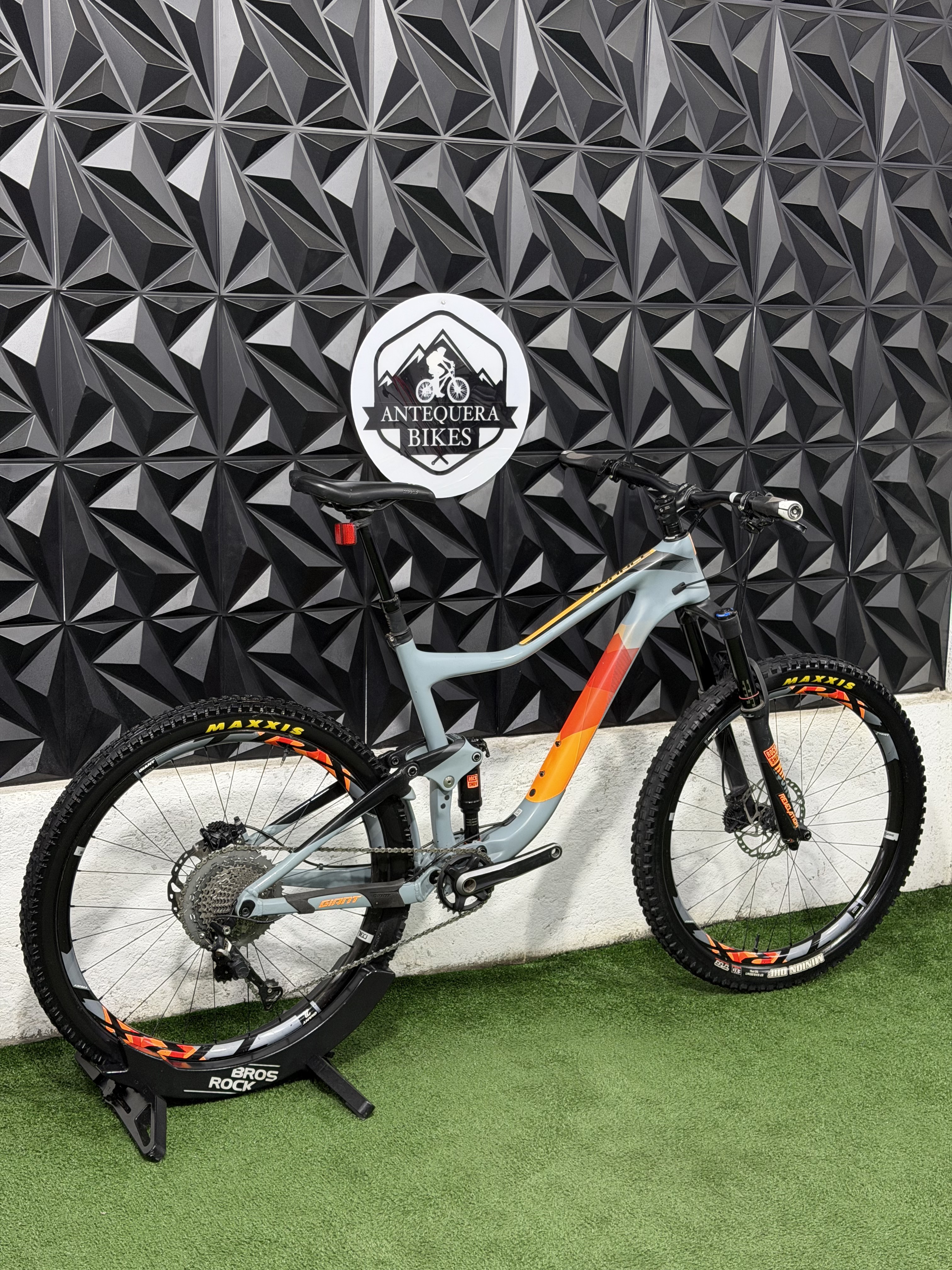 GIANT TRANCE ADVANCED/ CARBON