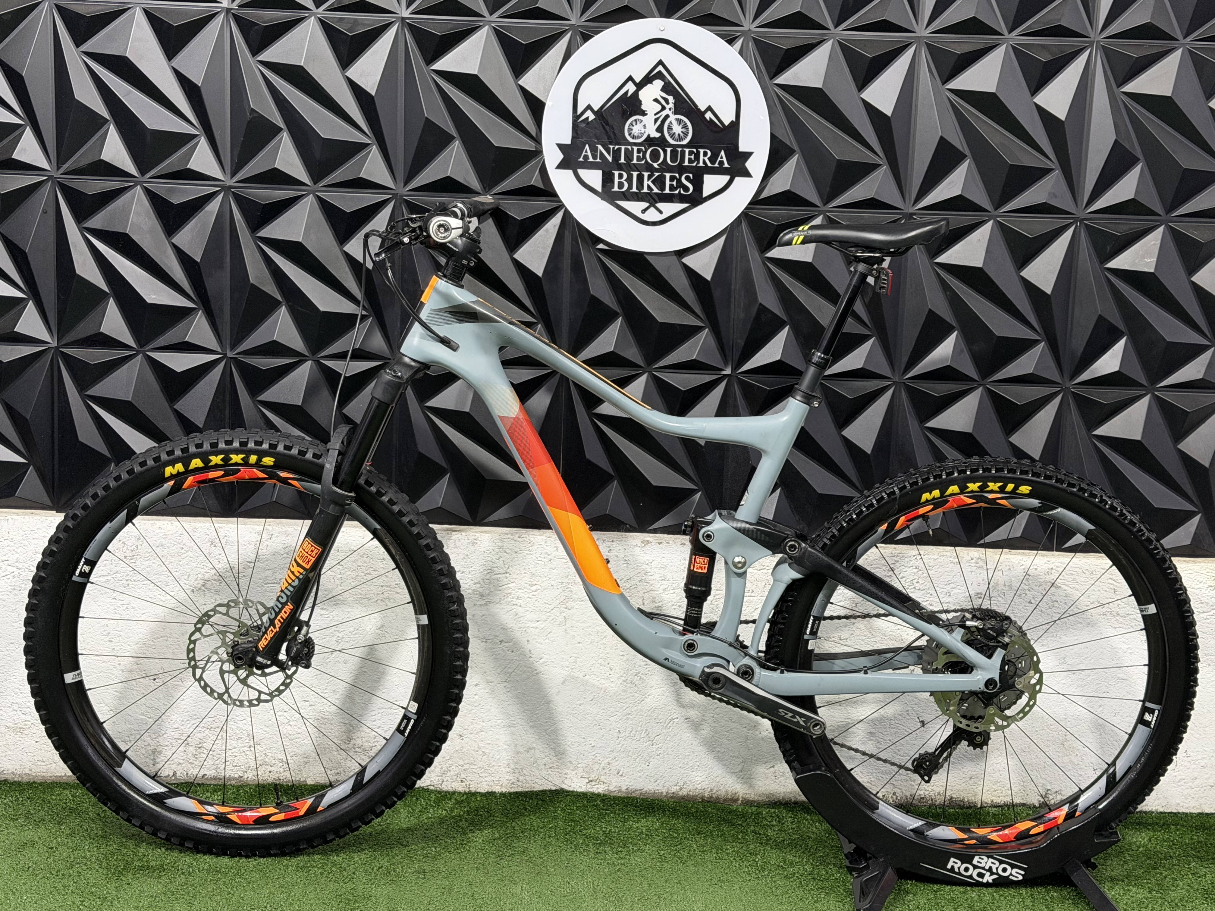 GIANT TRANCE ADVANCED/ CARBON