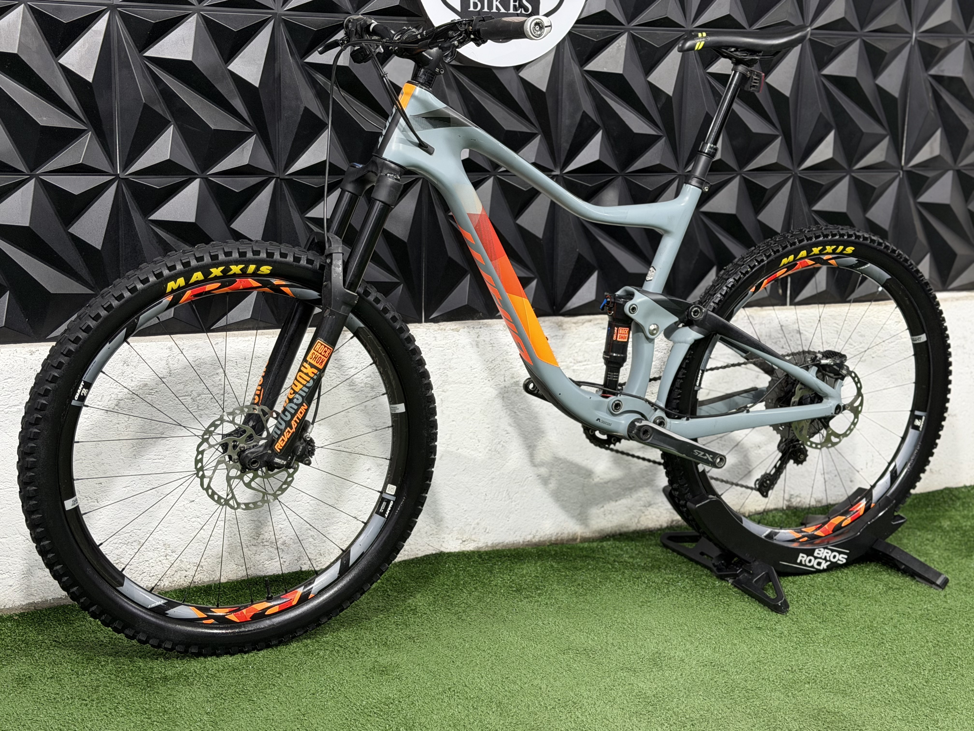 GIANT TRANCE ADVANCED/ CARBON