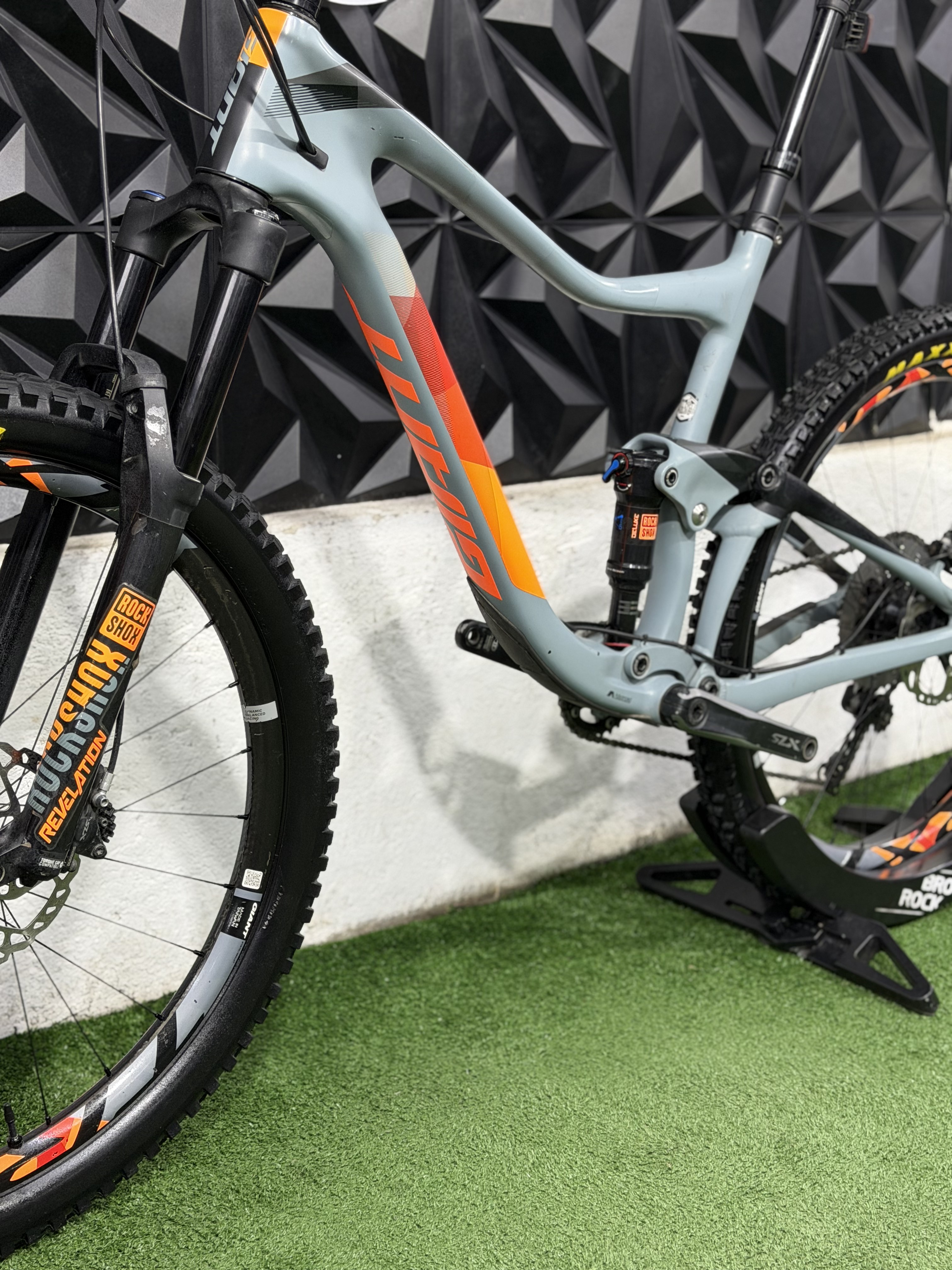 GIANT TRANCE ADVANCED/ CARBON