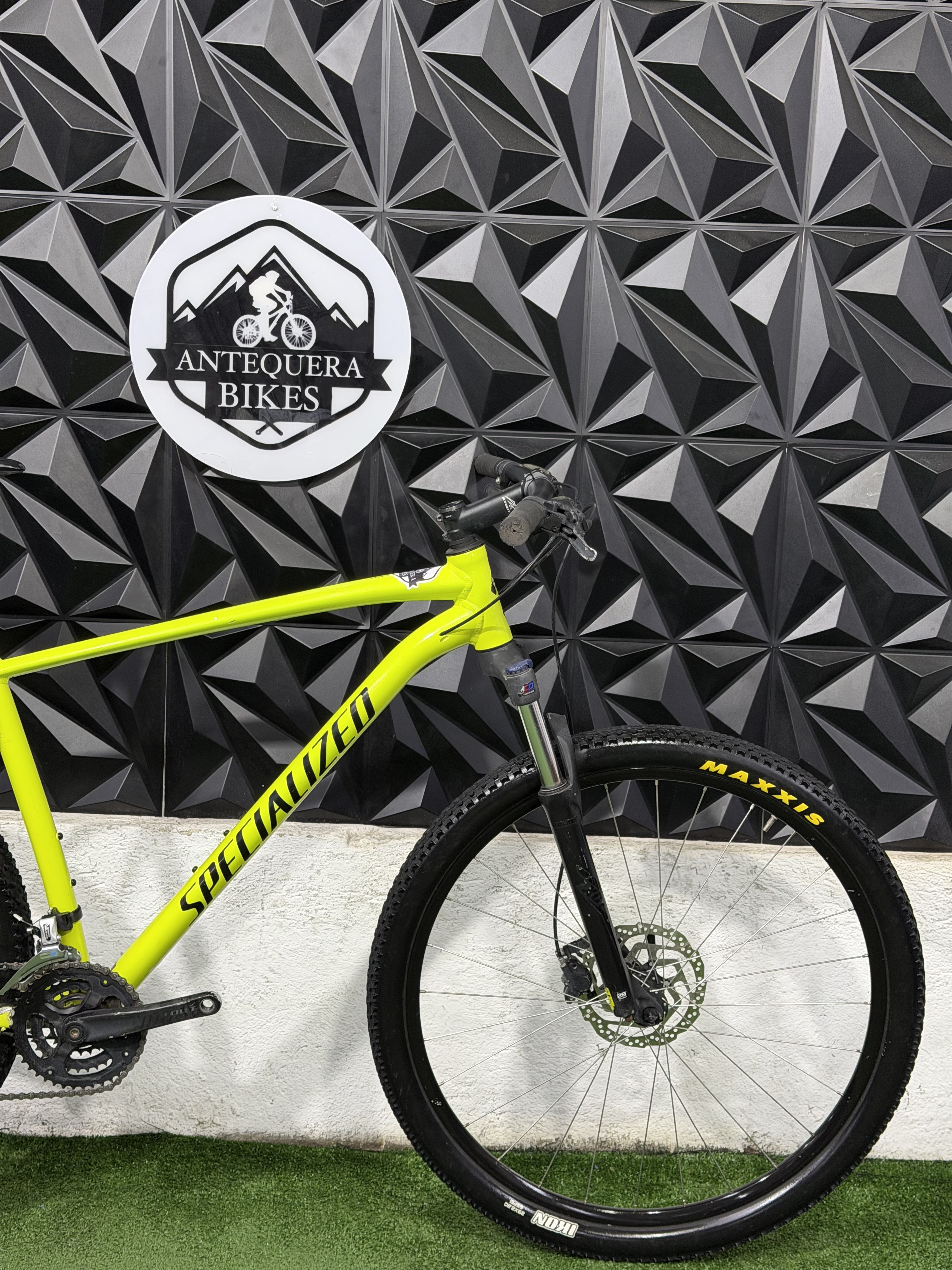 SPECIALIZED ROCKHOPPER