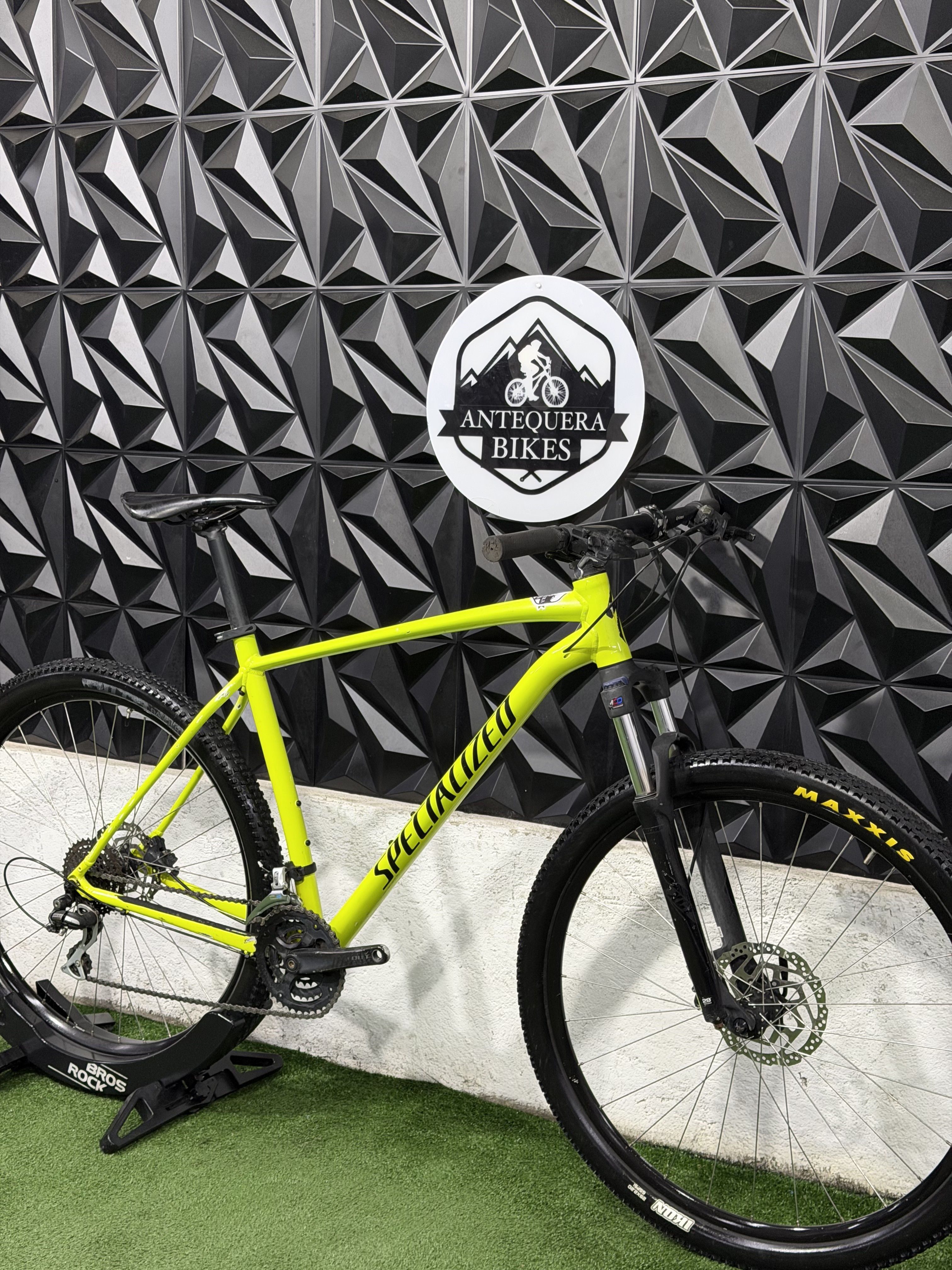 SPECIALIZED ROCKHOPPER