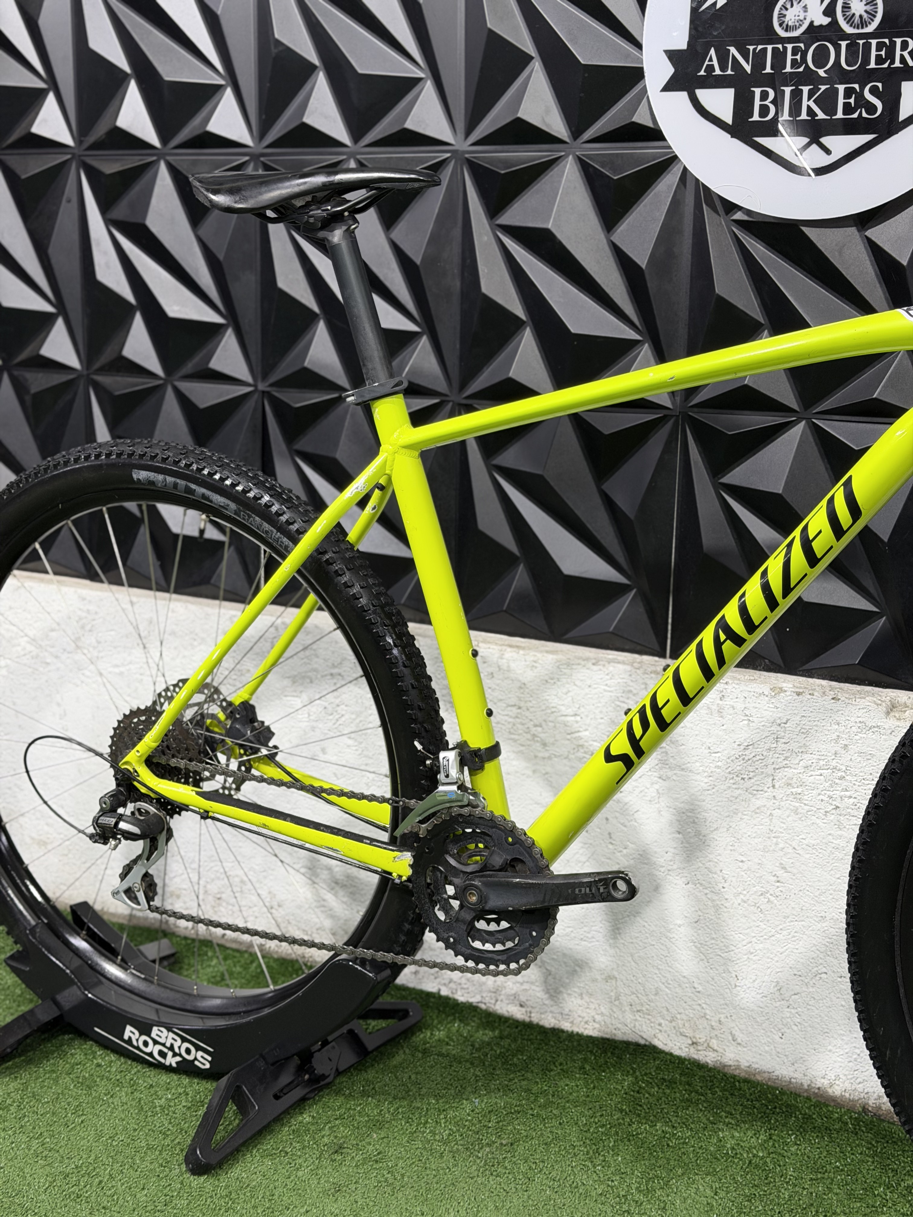 SPECIALIZED ROCKHOPPER