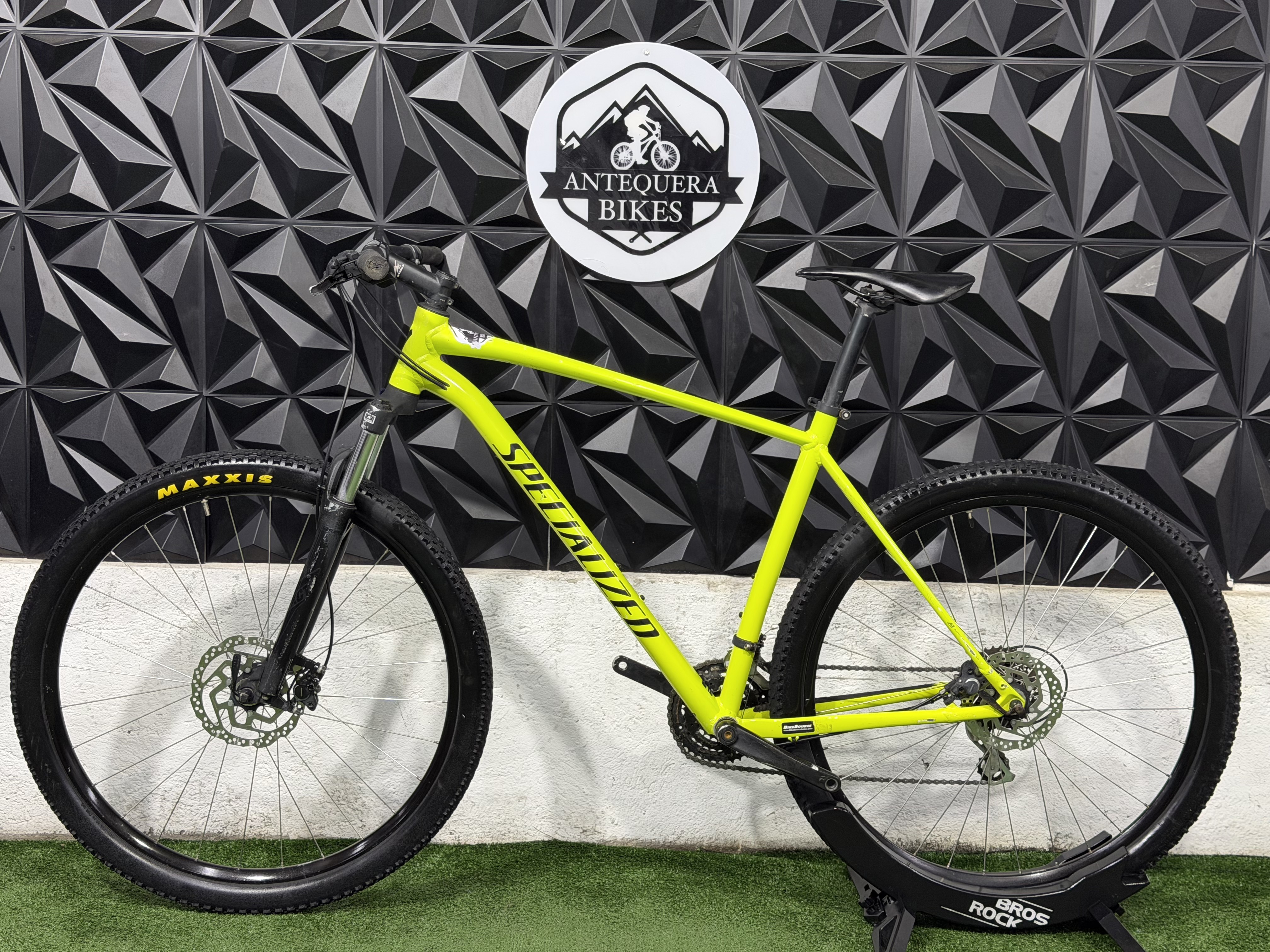 SPECIALIZED ROCKHOPPER