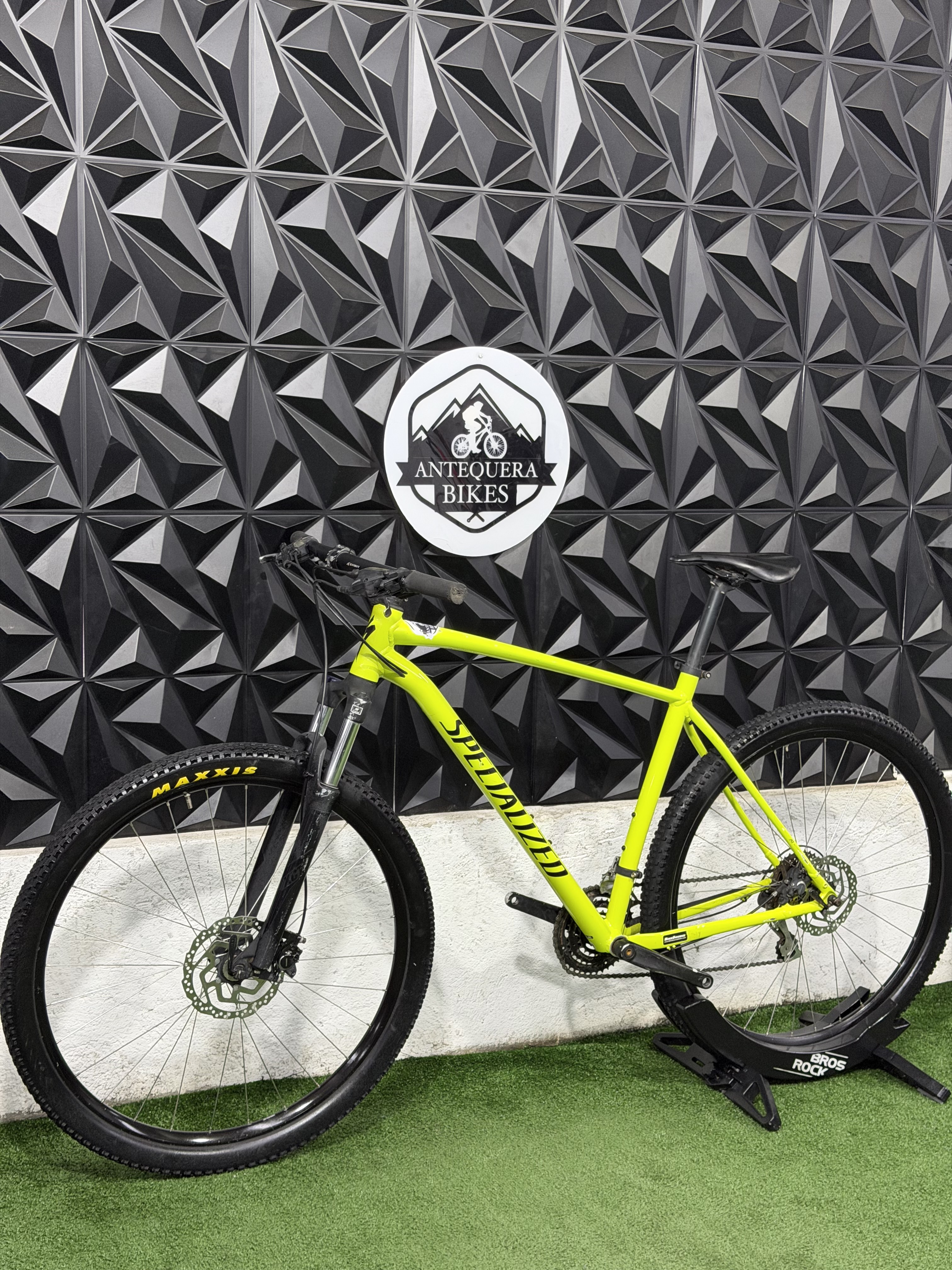 SPECIALIZED ROCKHOPPER