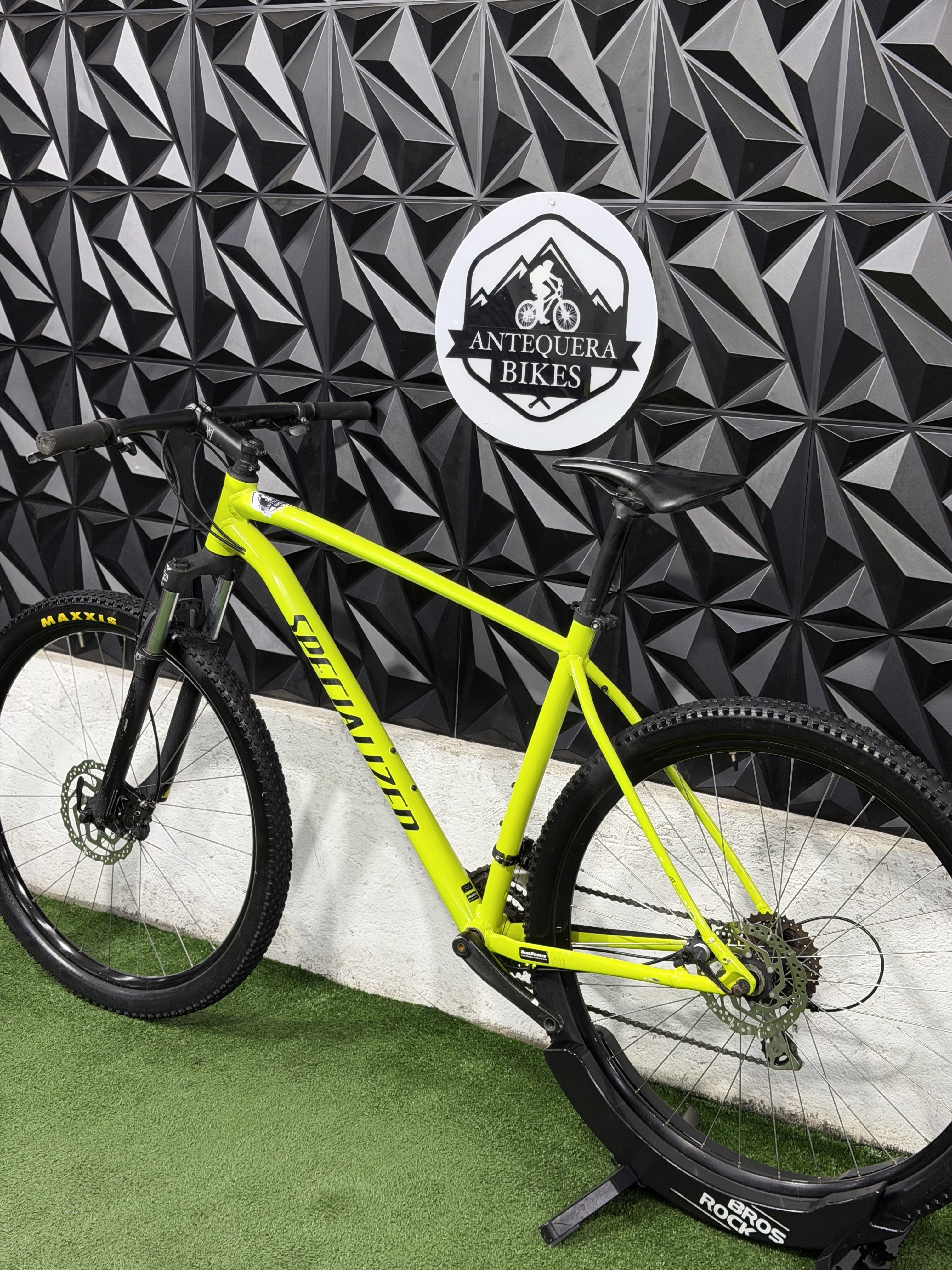 SPECIALIZED ROCKHOPPER